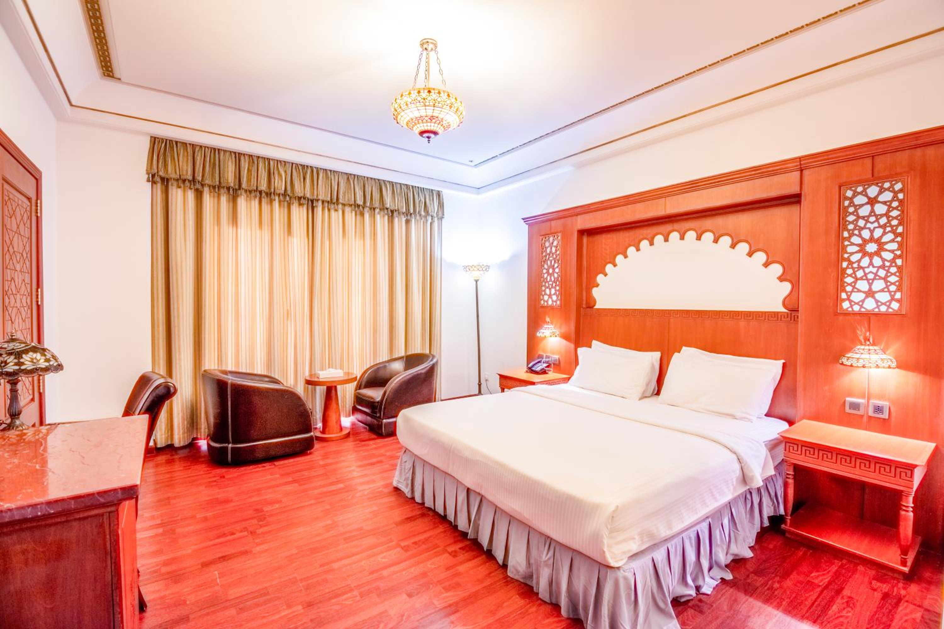 Queen Room - Photo 2