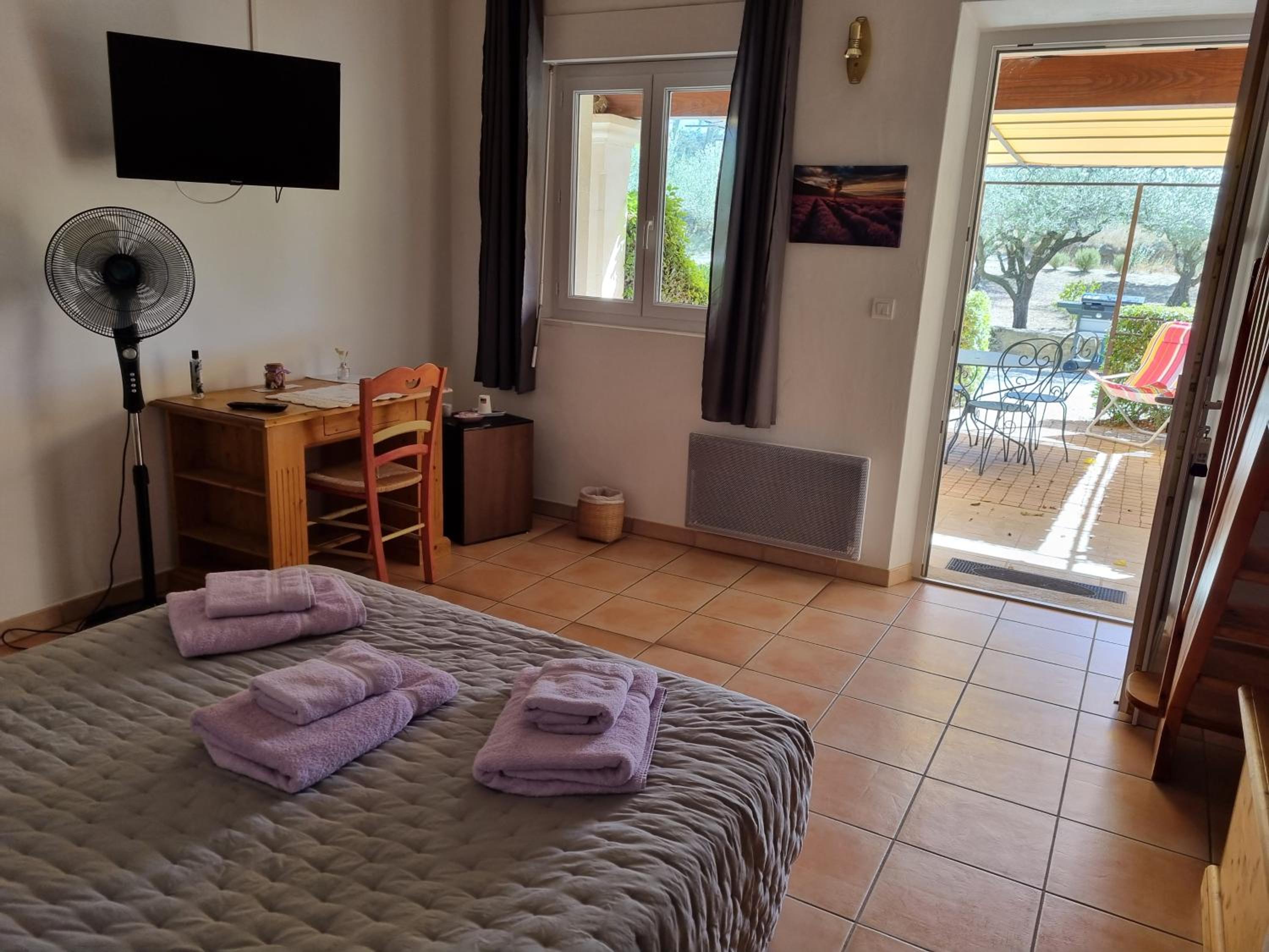 Triple Room with Private Bathroom - Photo 1