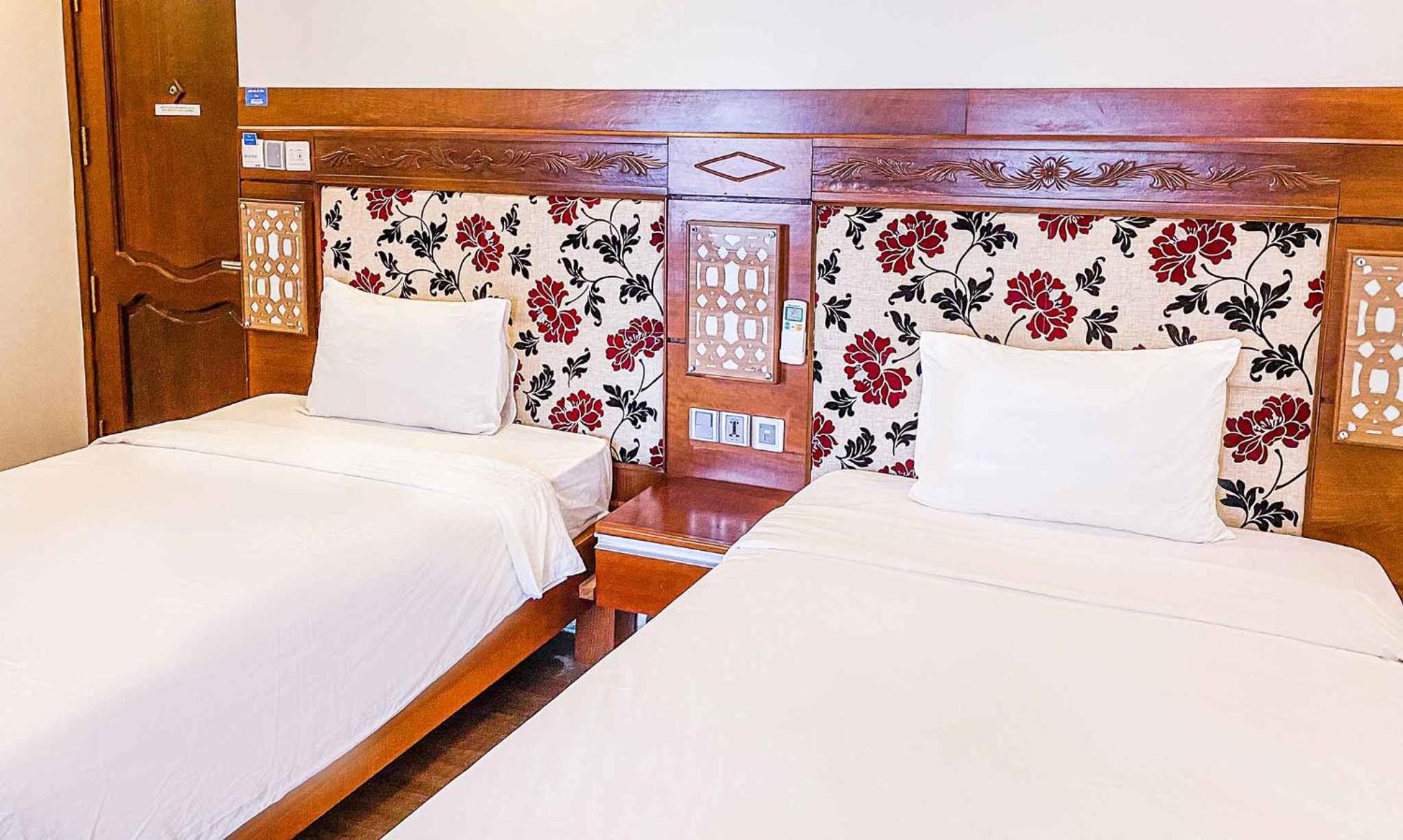 Deluxe Room (2 Adults + 1 Child)