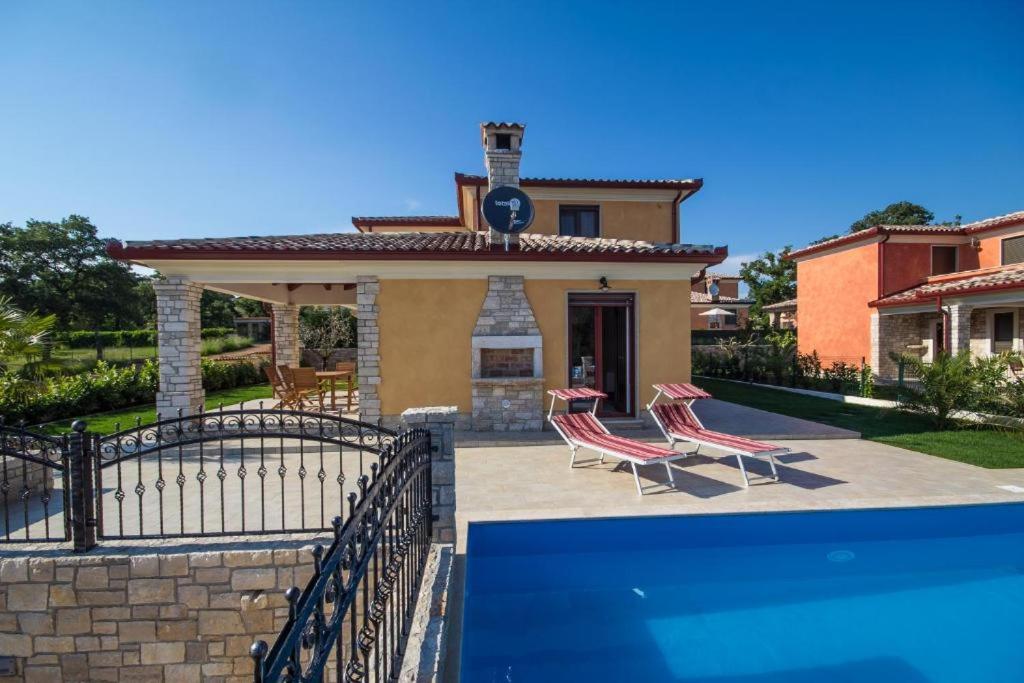 Villa photo 1