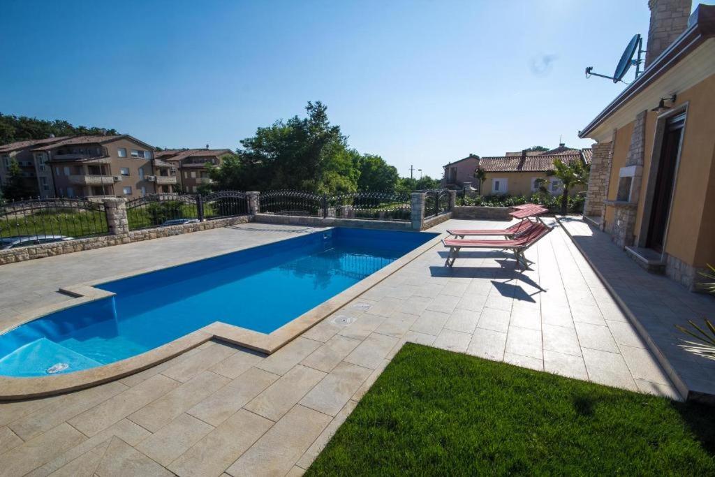 Villa photo 2