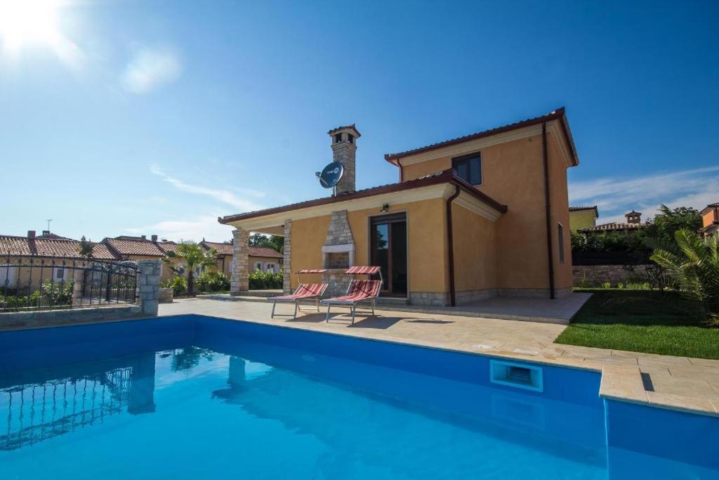 Villa photo 3