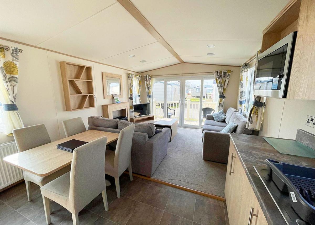 Mobile Home photo 2