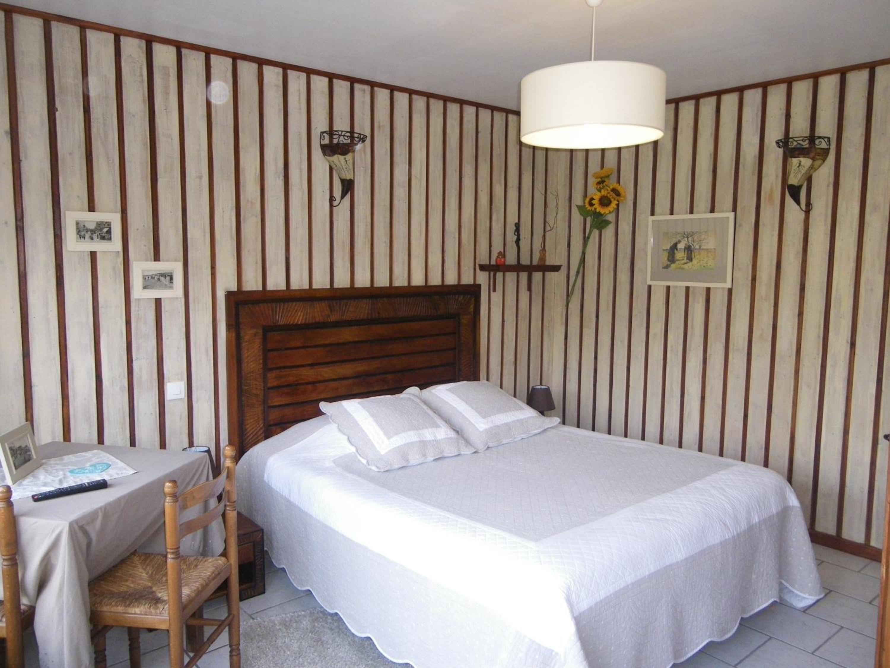 Double Room with Shower - Photo 3