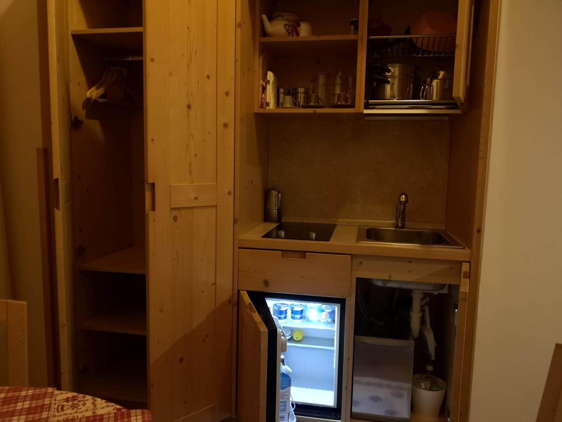 Quadruple Room with Private Bathroom photo 2