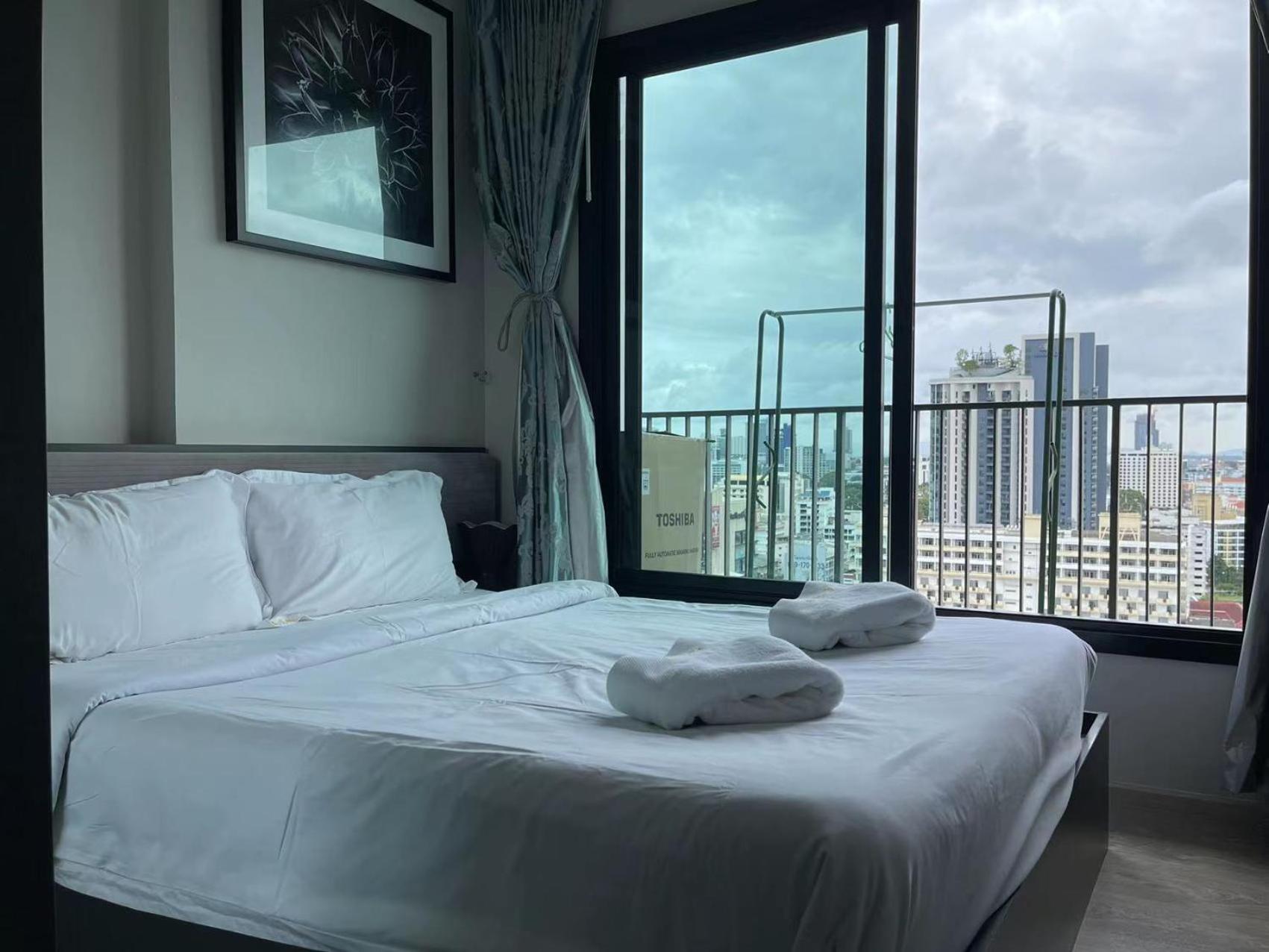 One-Bedroom Apartment - Photo 1