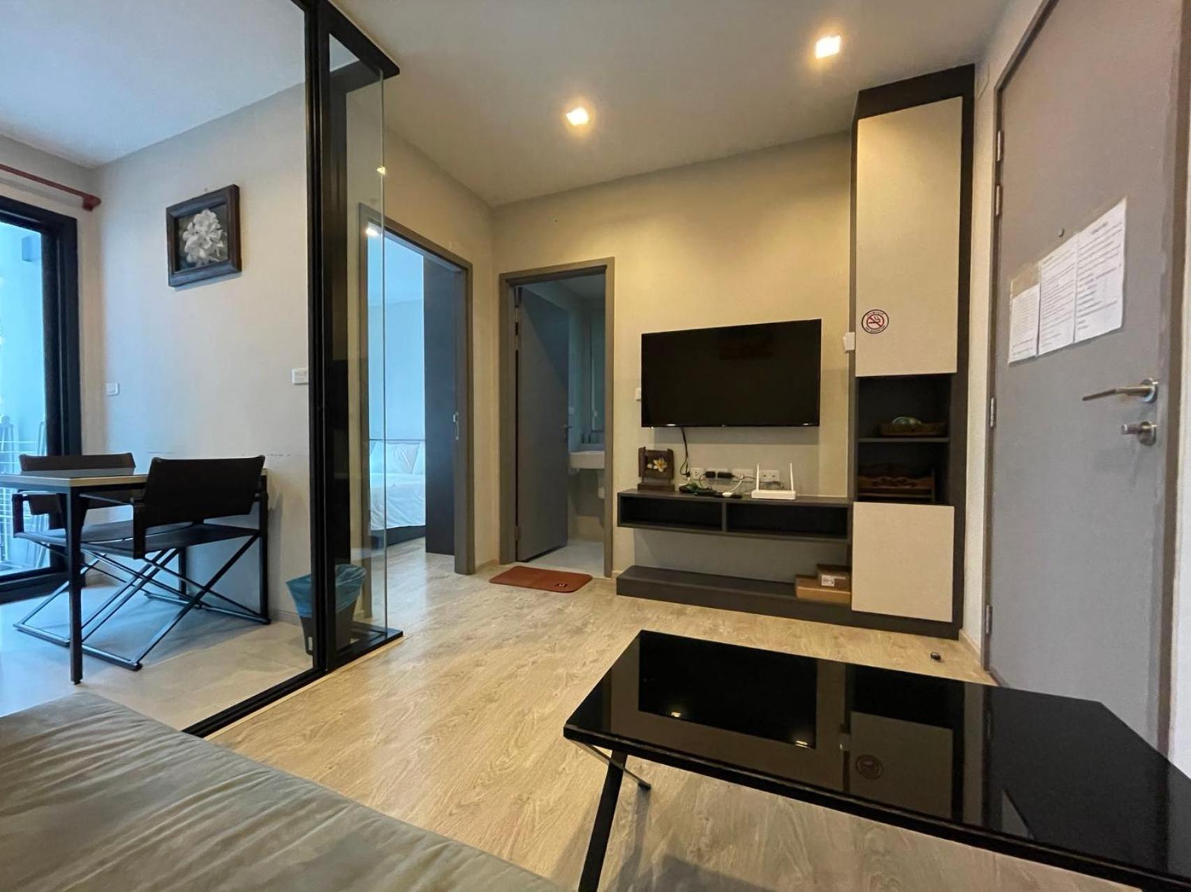 One-Bedroom Apartment - Photo 2