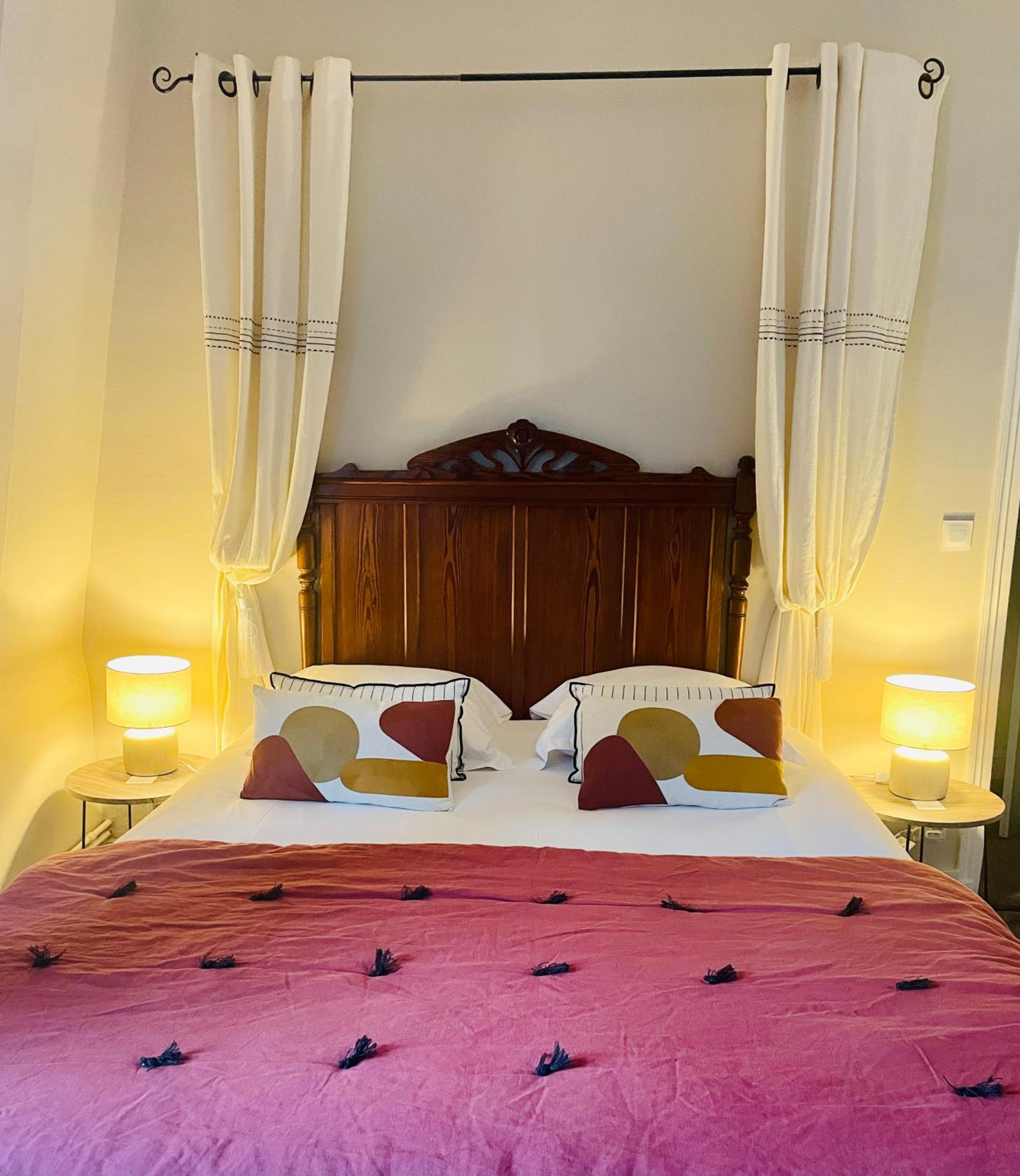 Deluxe Room (2 Adults + 1 Child)