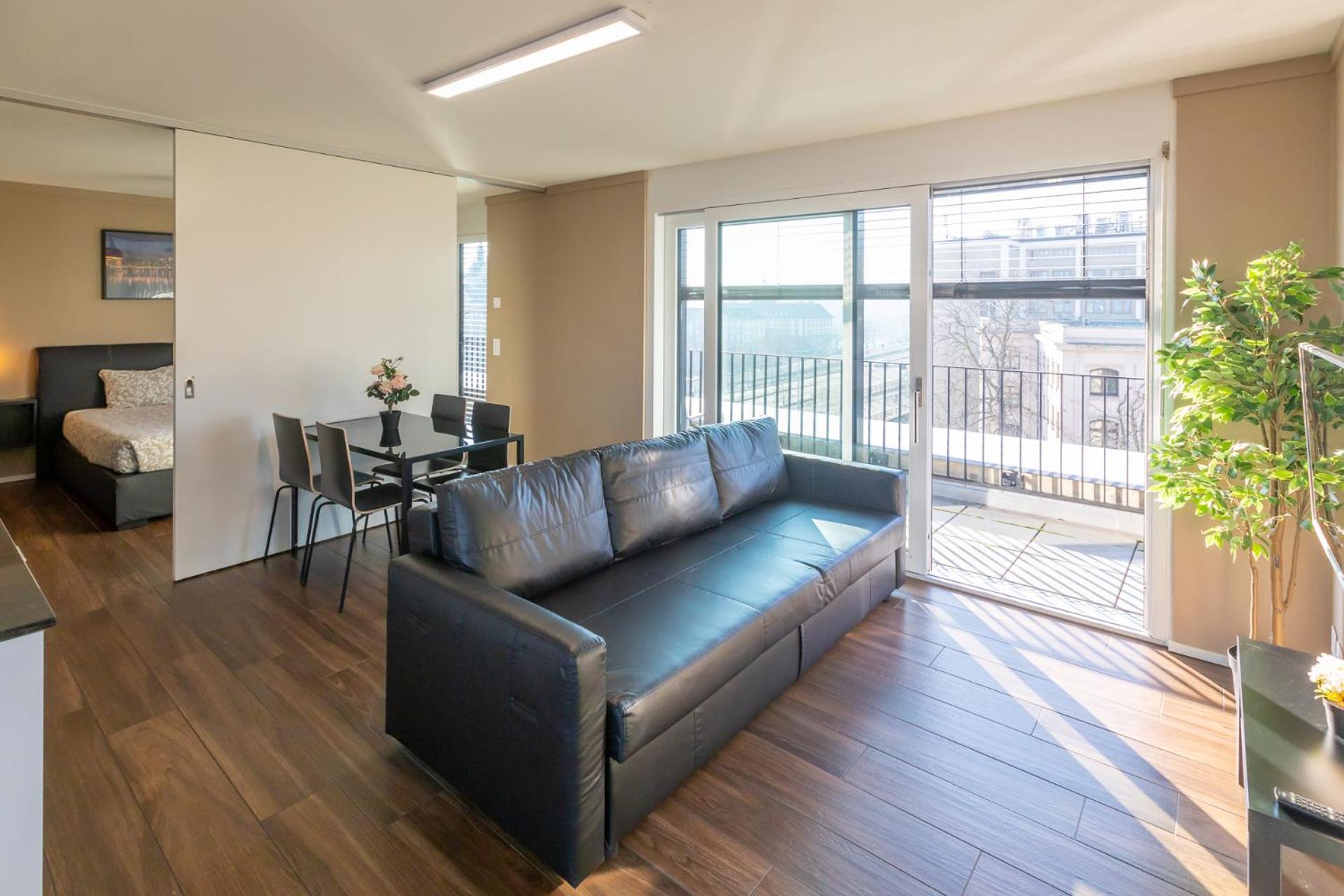 Superior One-Bedroom Modern Rooftop Apartment photo 3