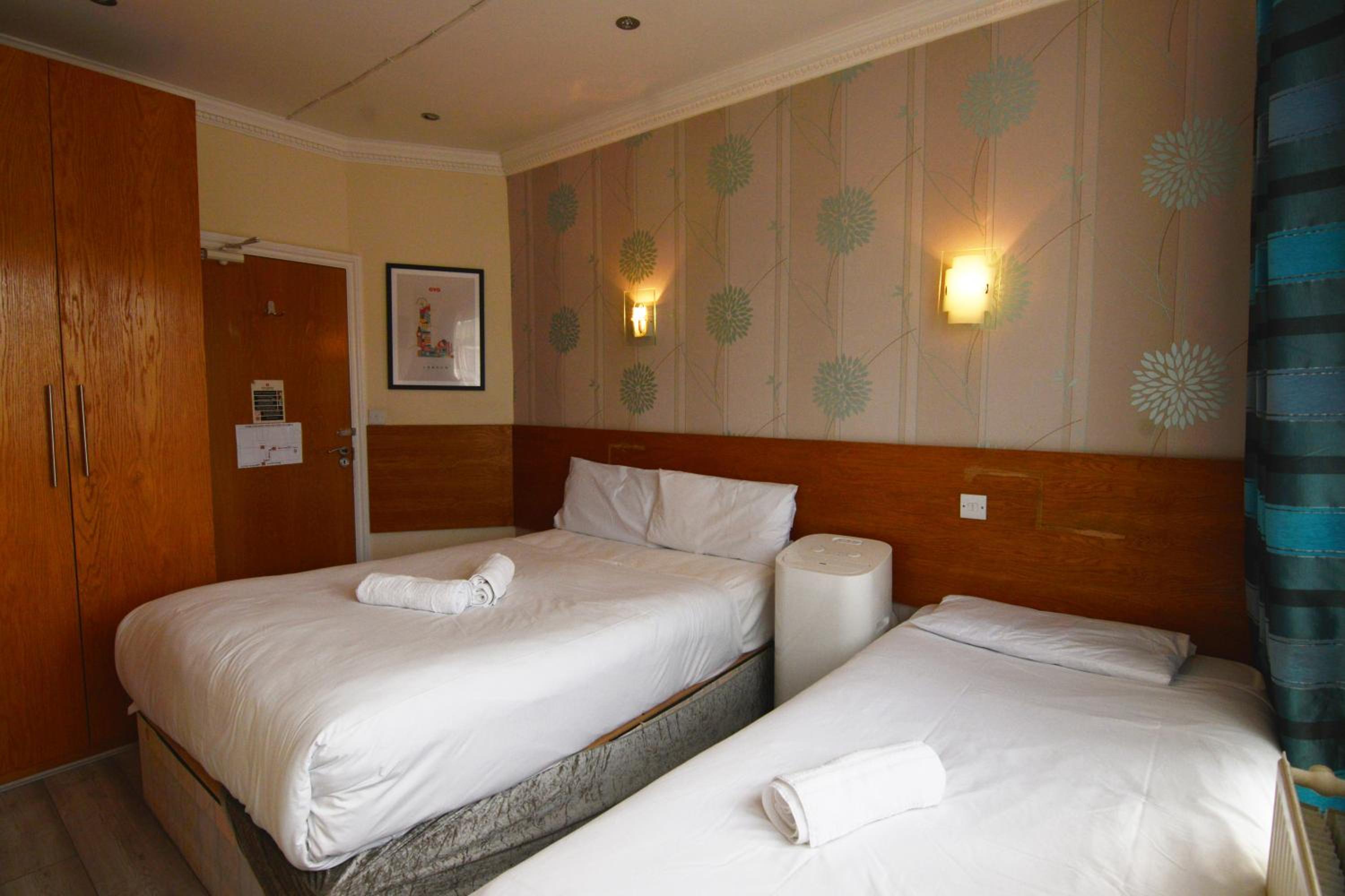 Compact Triple Room photo 3