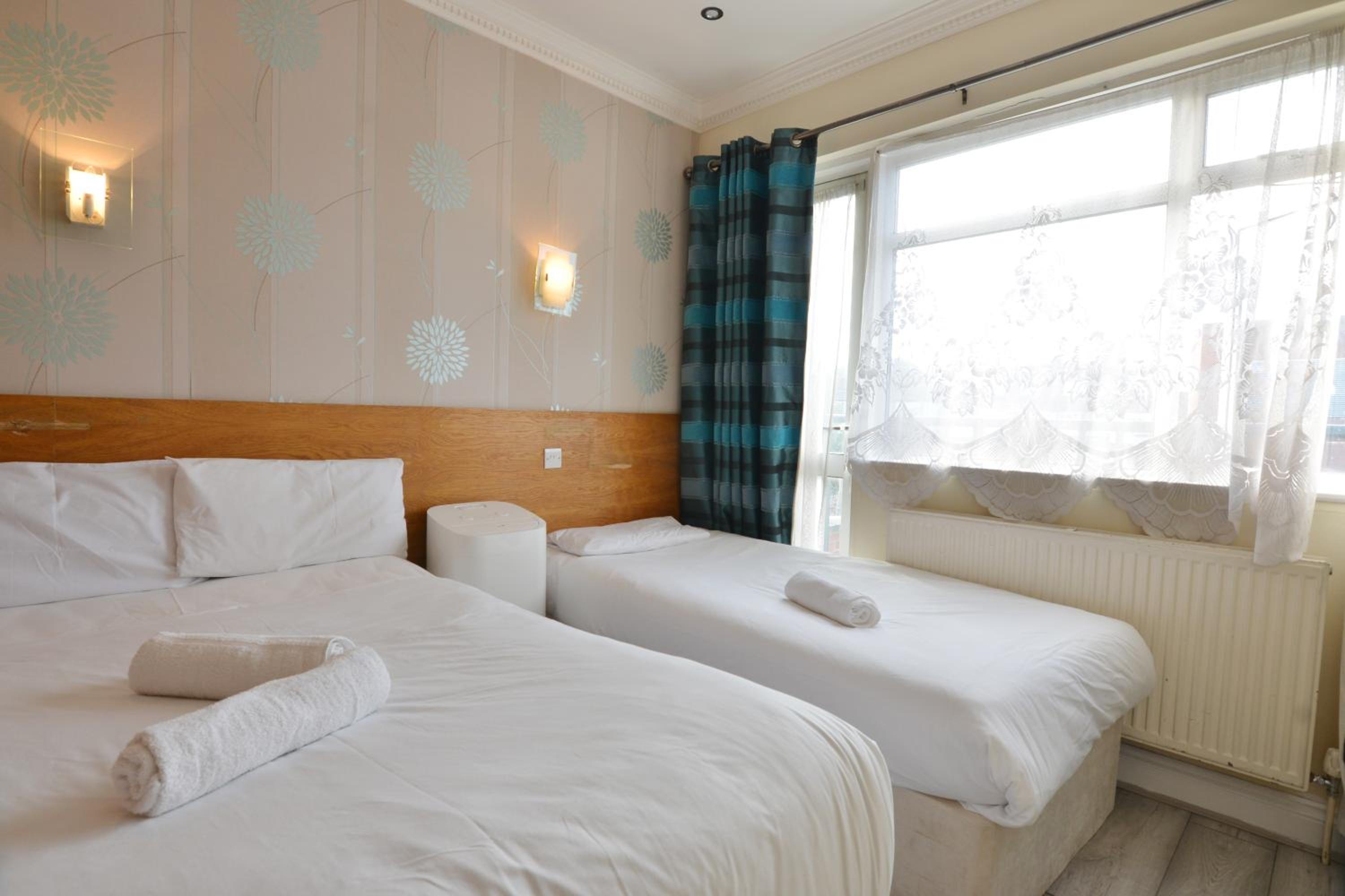 Compact Triple Room