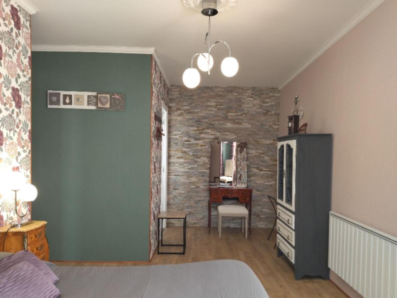 Family Room - Photo 5