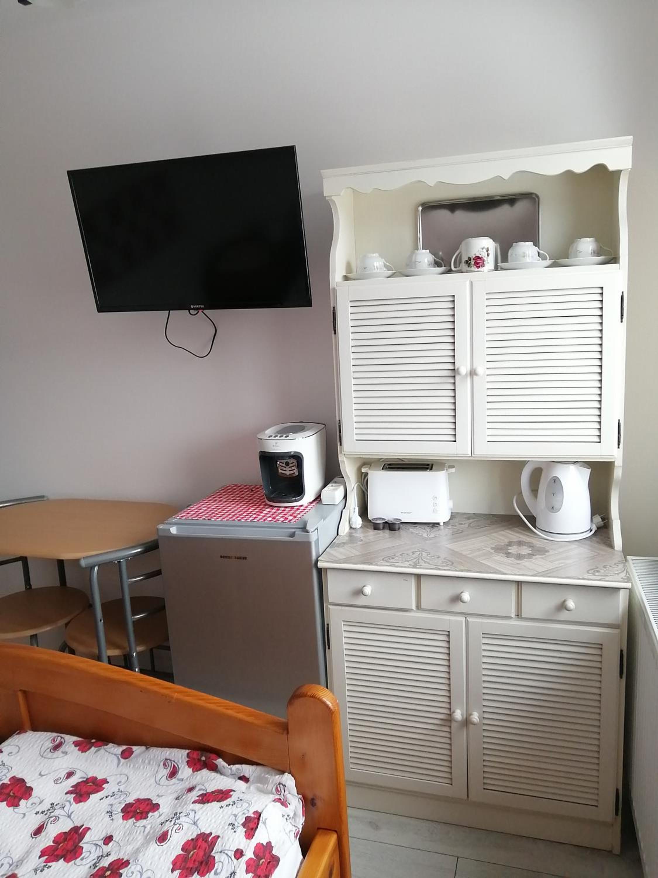 Deluxe Double Room with Shower - Photo 3