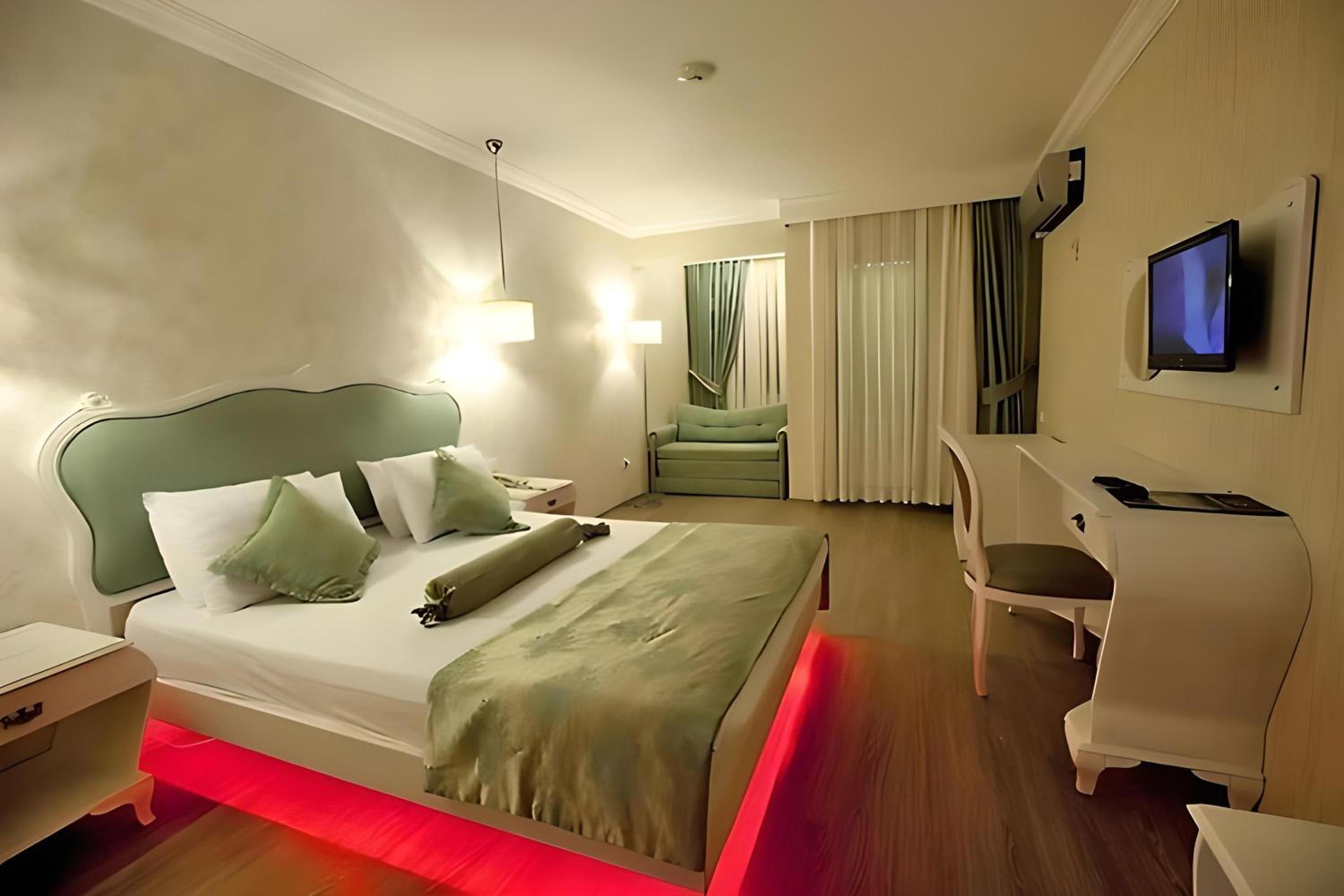 Deluxe Queen Room