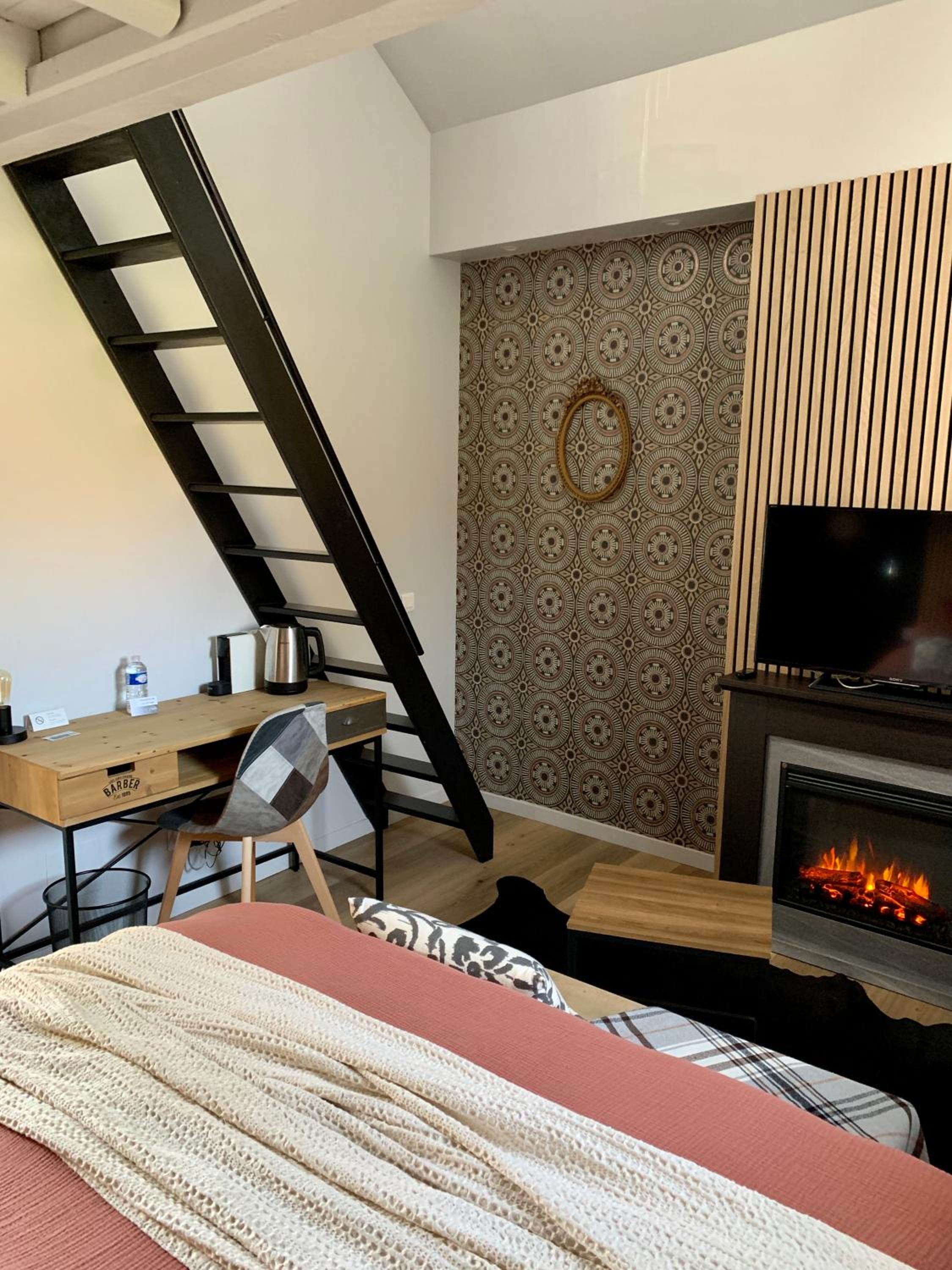 Budget Double Room - Photo 5