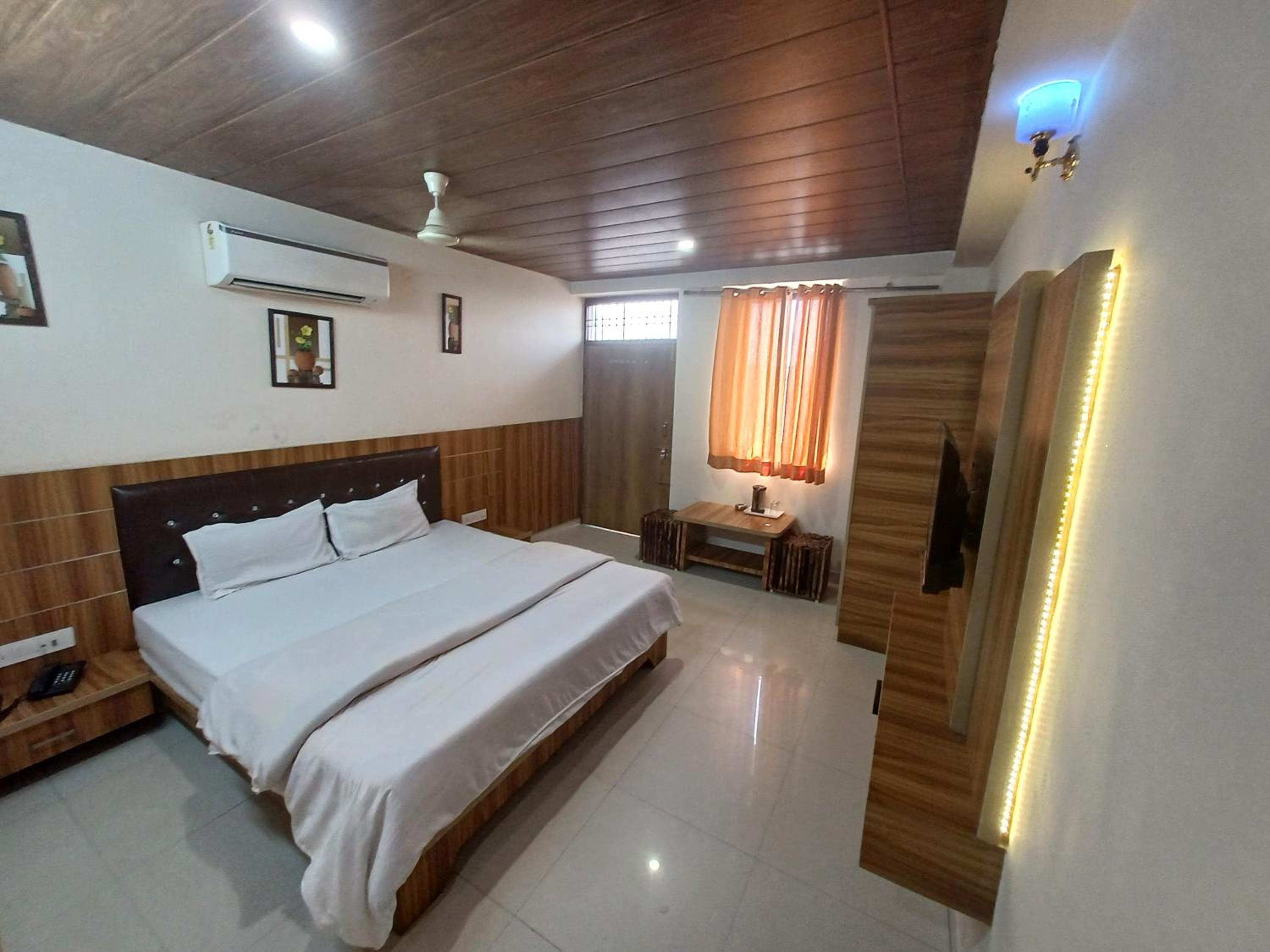 Deluxe Room - Photo 7