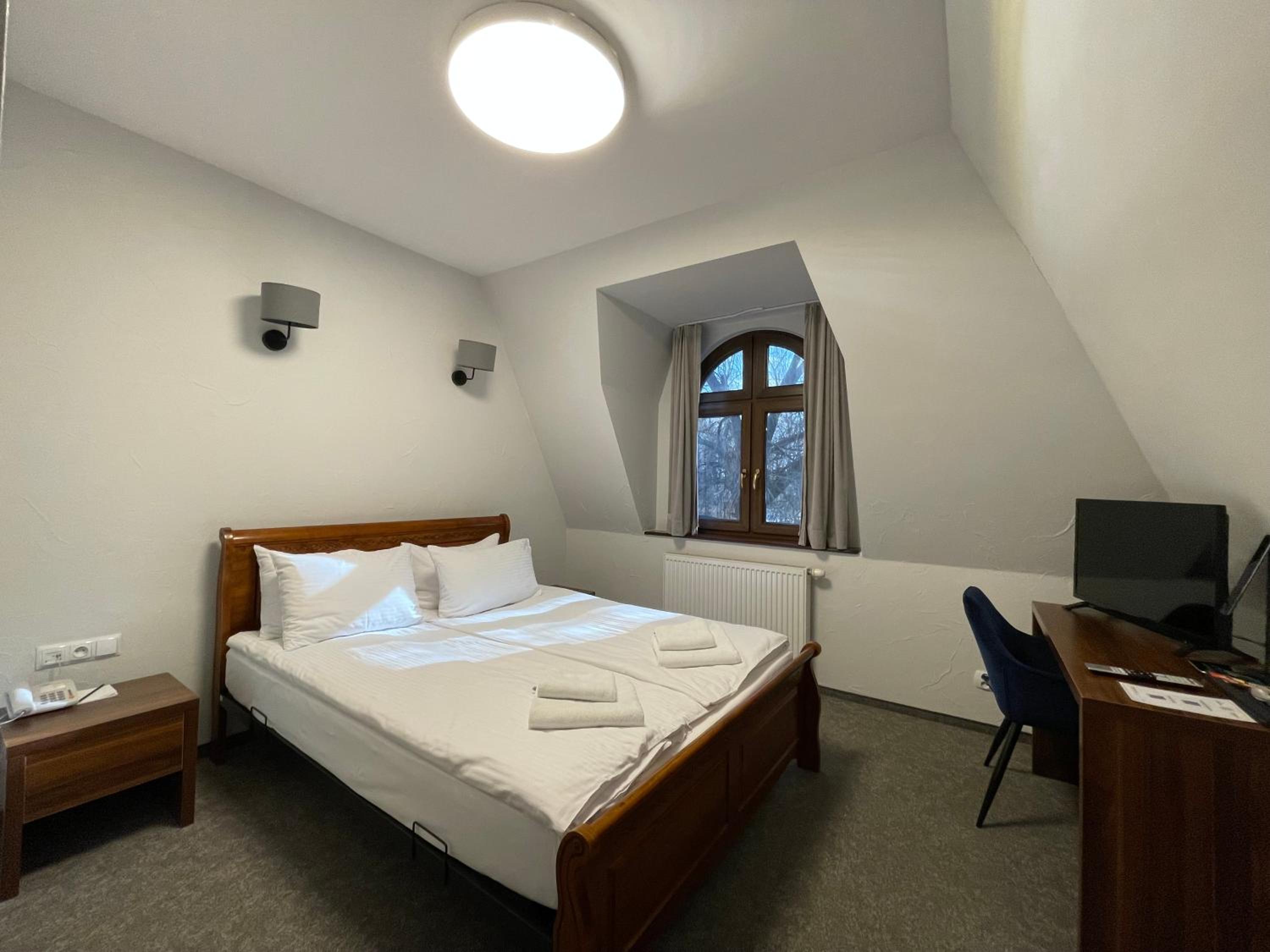Standard Double Room with Fan - Photo 2