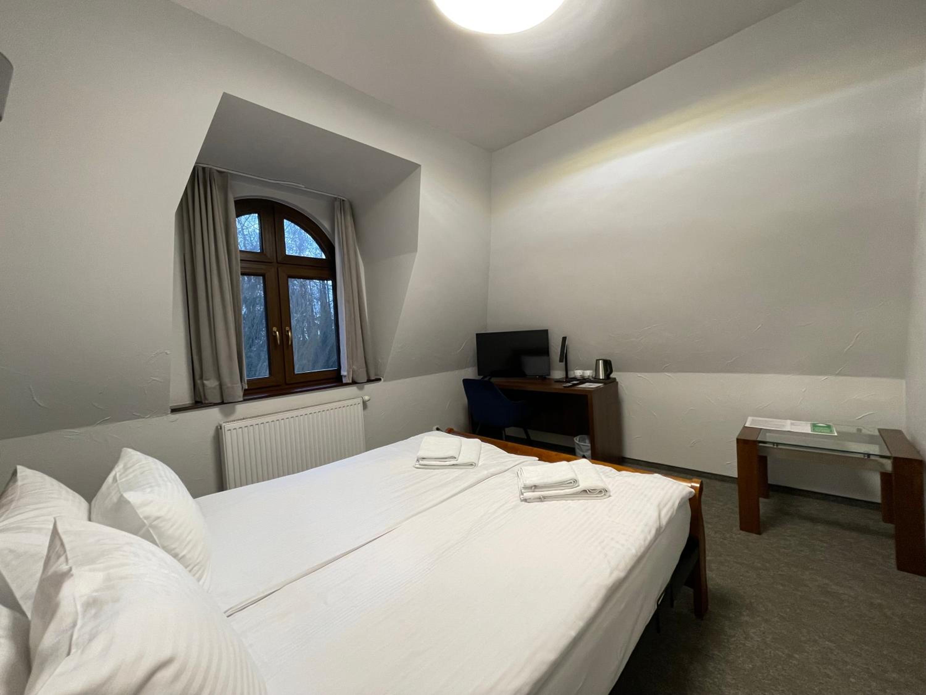 Standard Double Room with Fan - Photo 1
