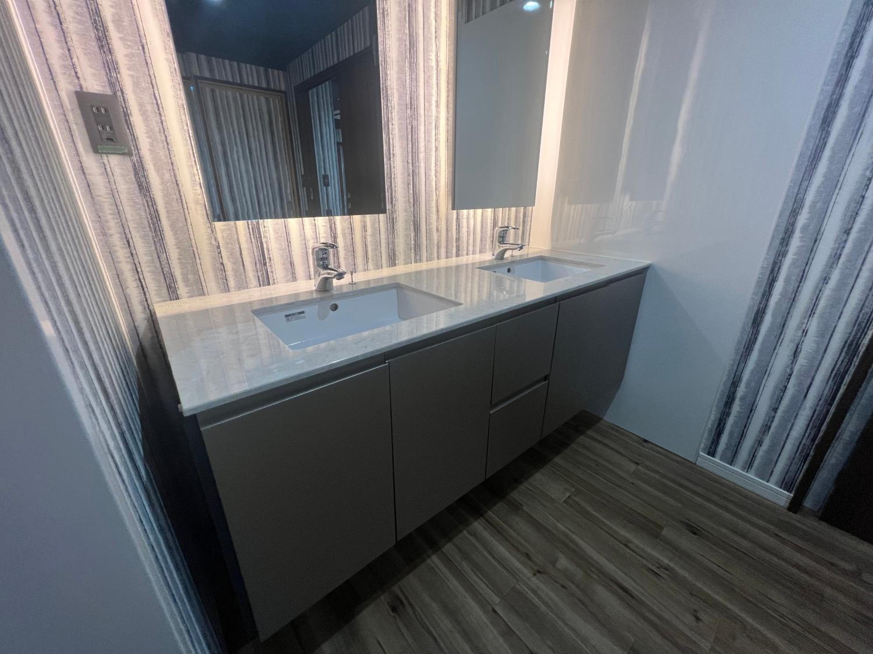 Suite with Balcony - Photo 5