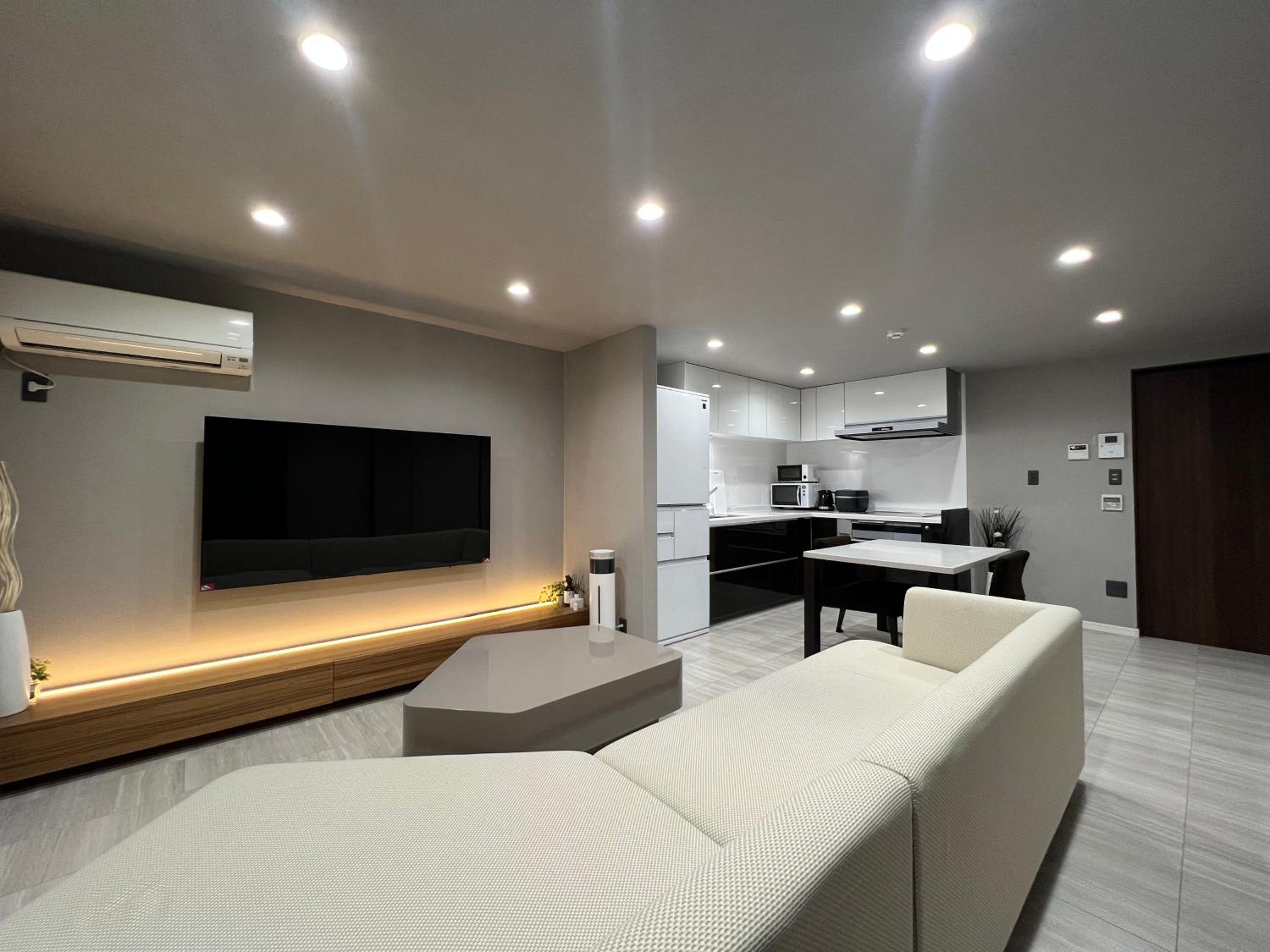 Suite - Photo 3