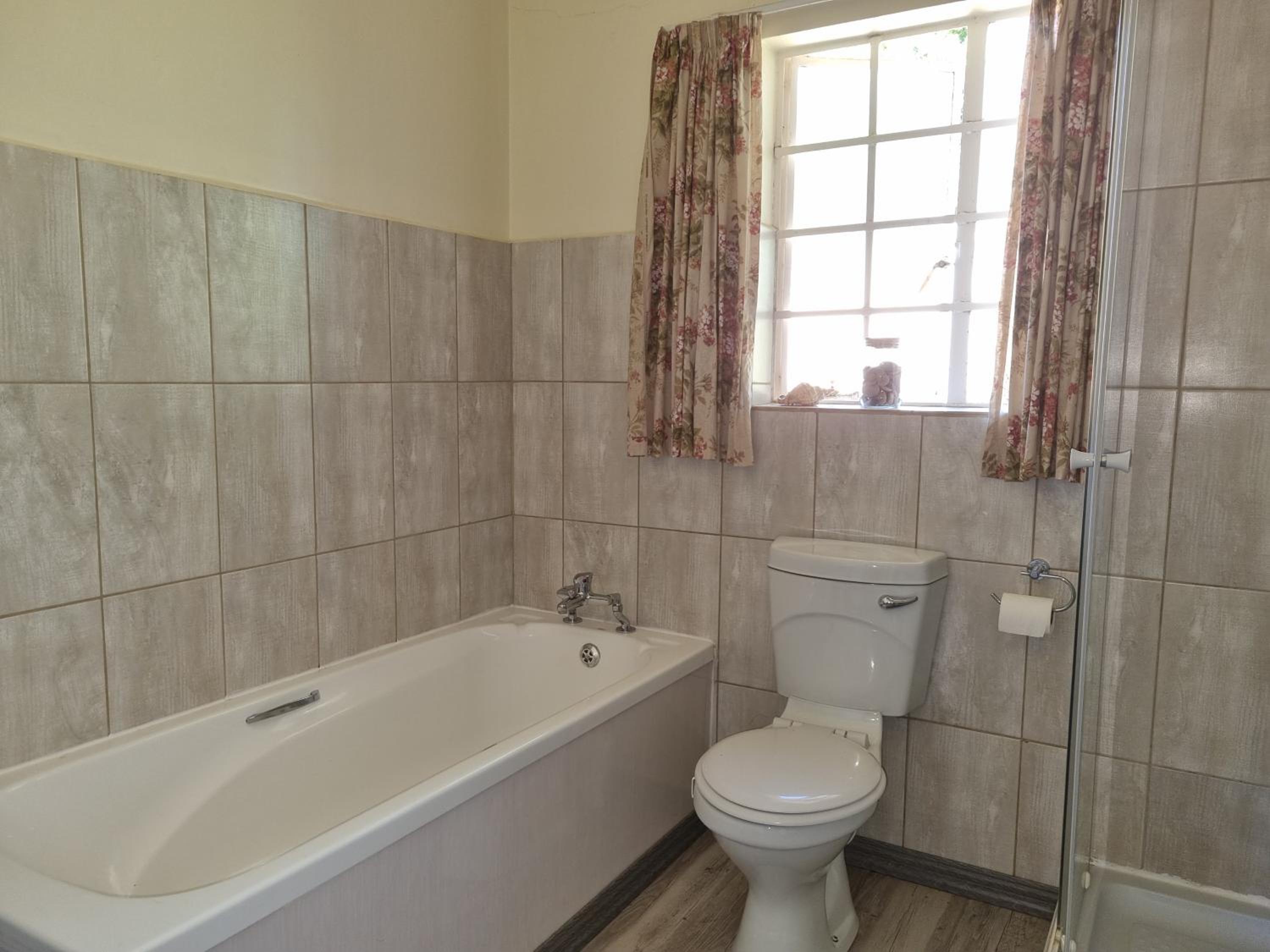 Twin Room with Bathroom photo 1