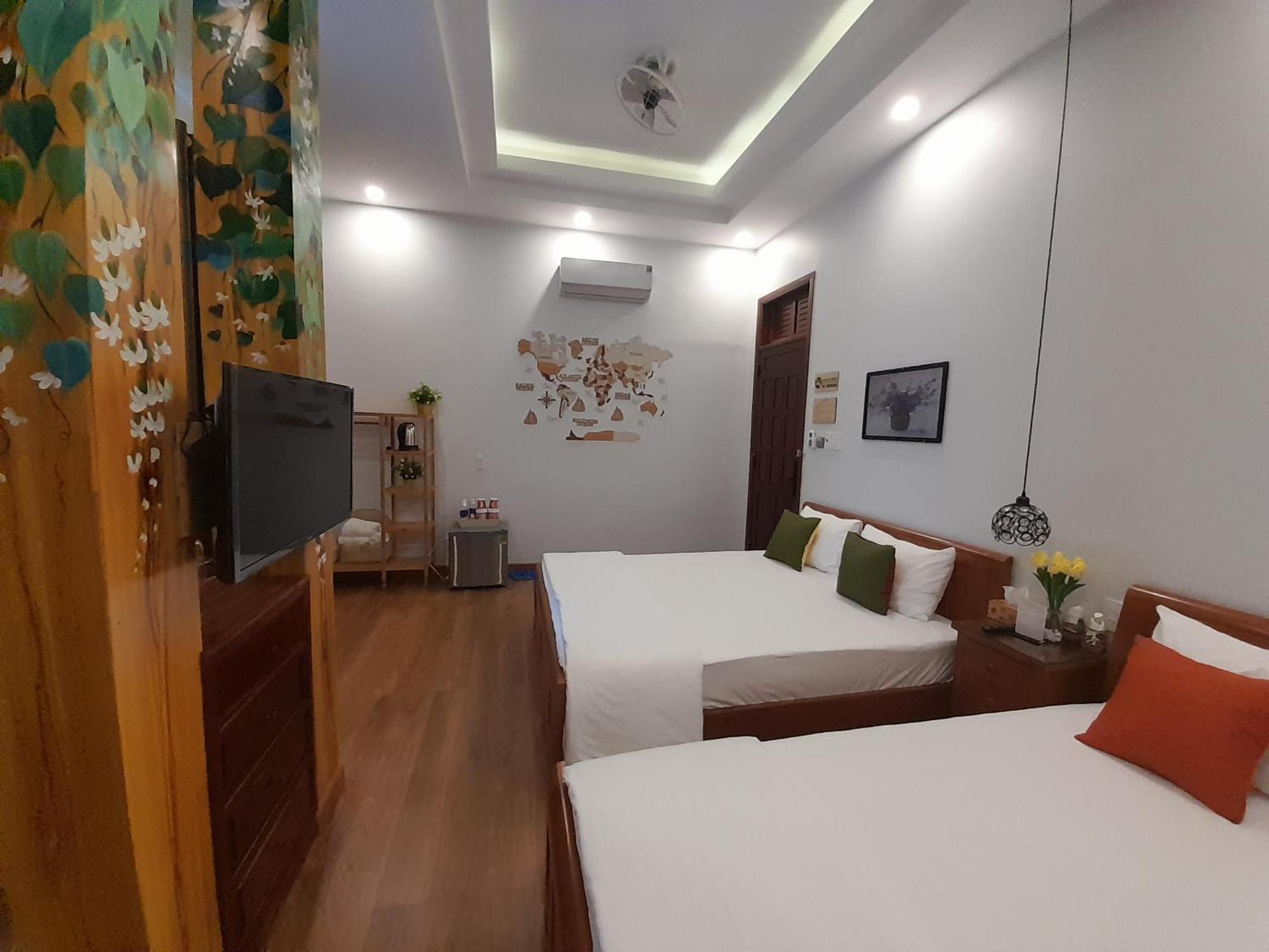 King Room with Two King Beds photo 3