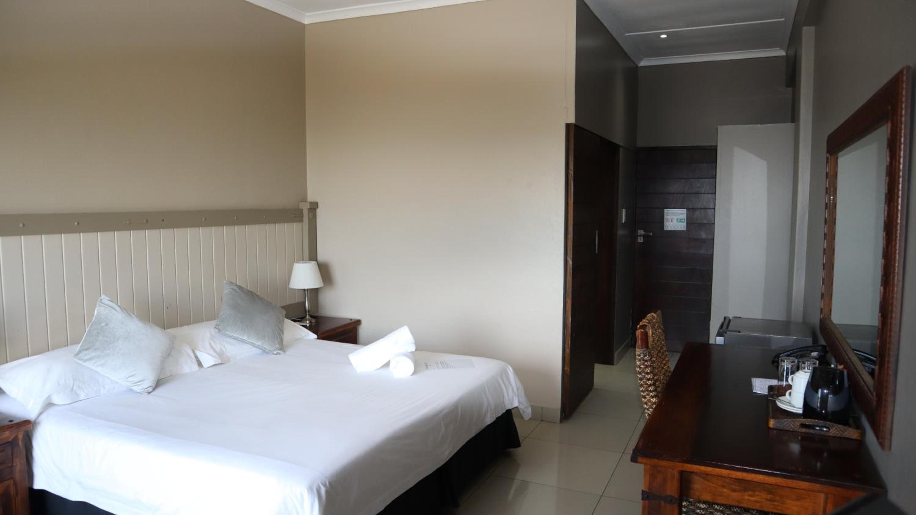 Superior King Room - Photo 7