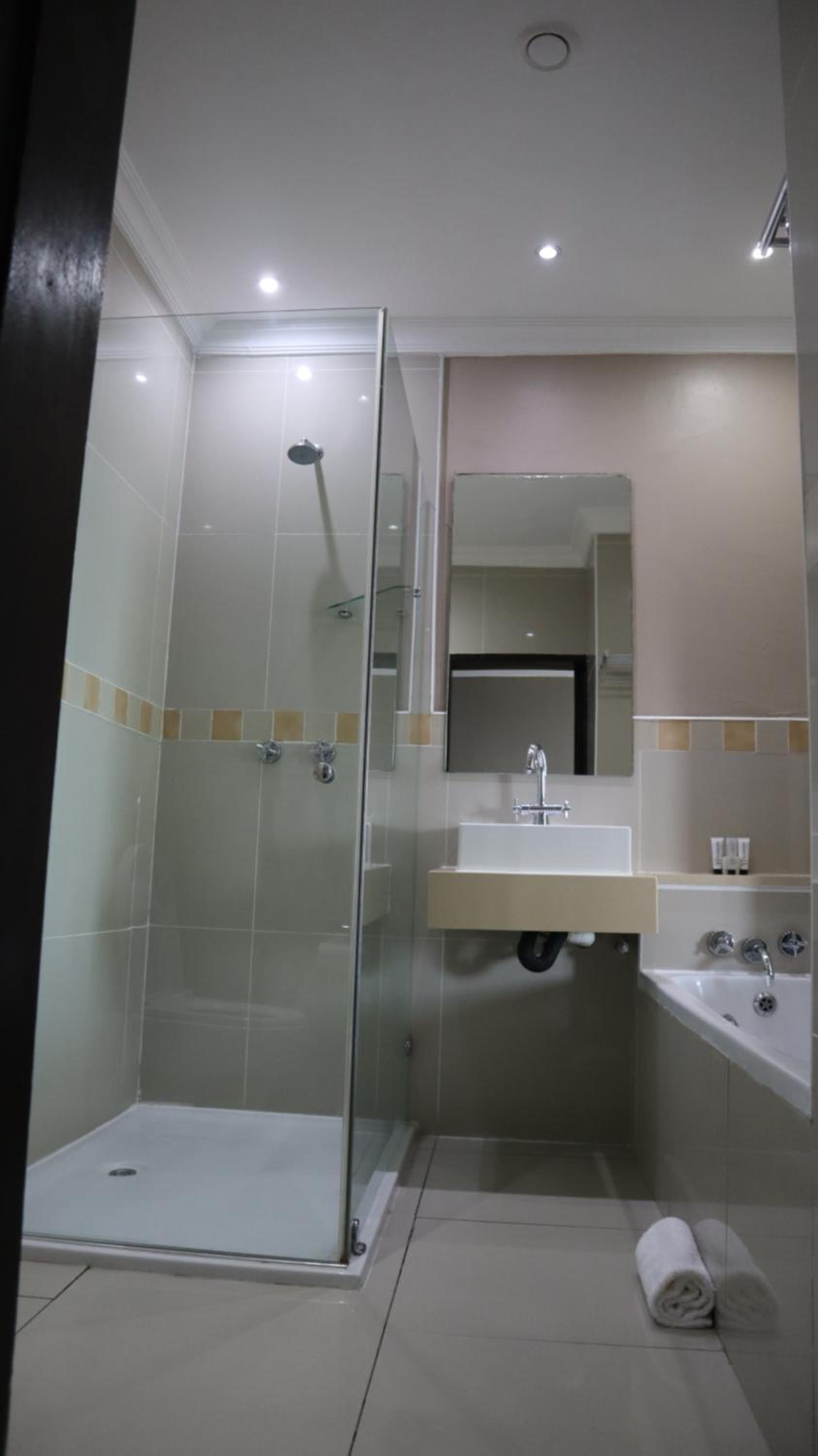 Superior King Room - Photo 11