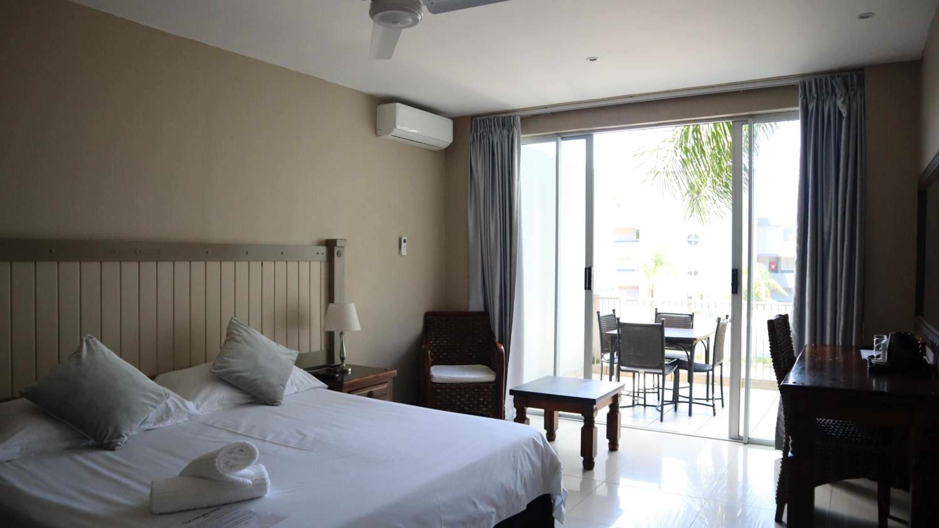 Double Room with Balcony - Photo 1