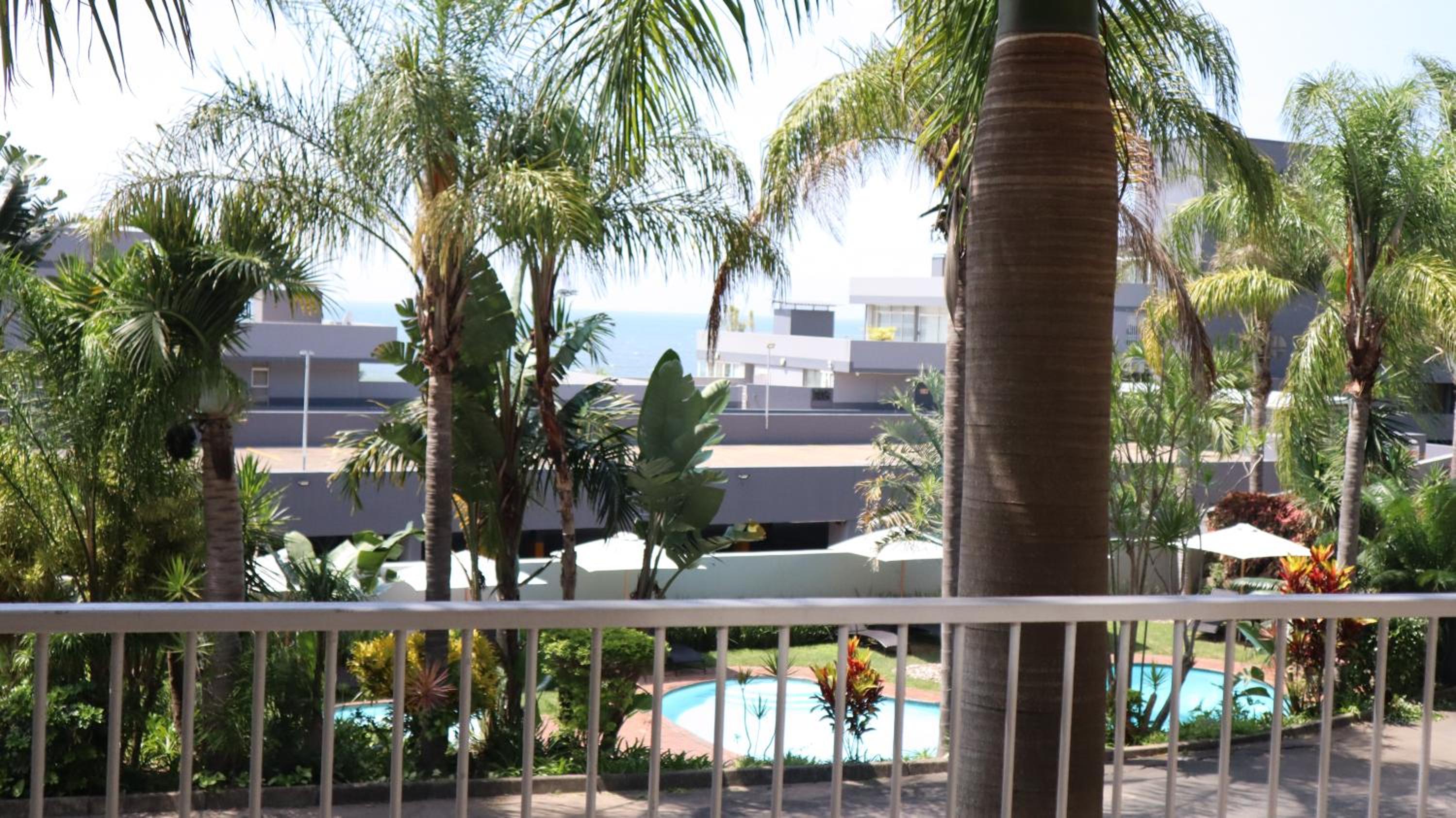 Double Room with Balcony - Photo 8