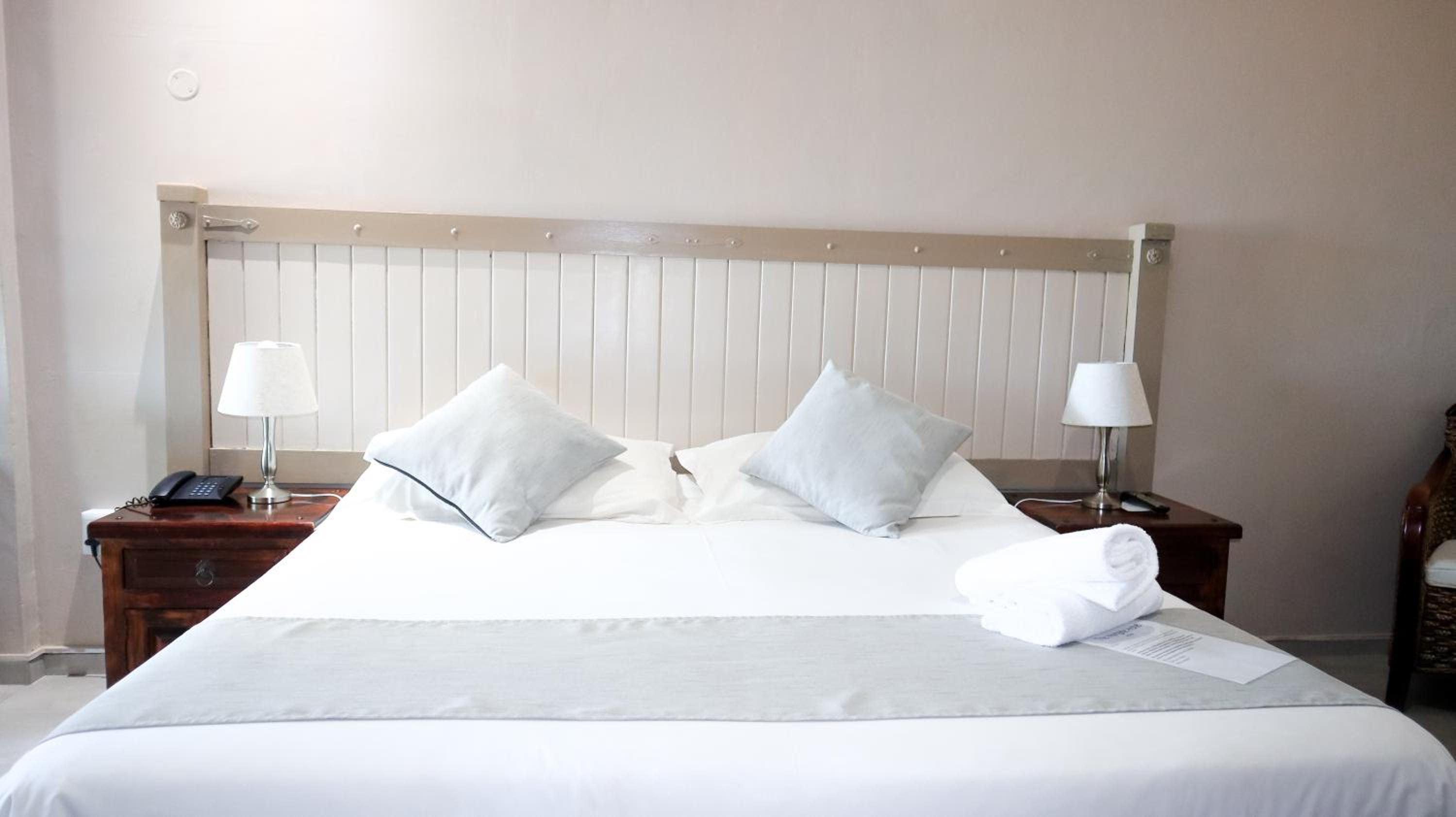 Standard Double Room - Photo 3