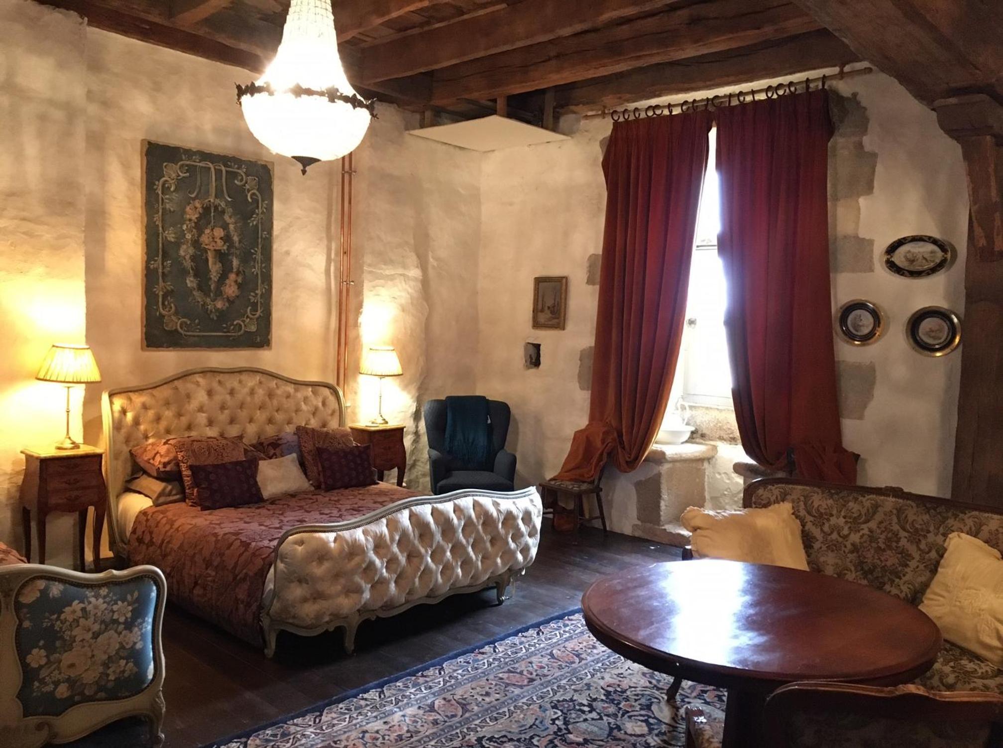 Deluxe Family Room with Private Bathroom photo 3