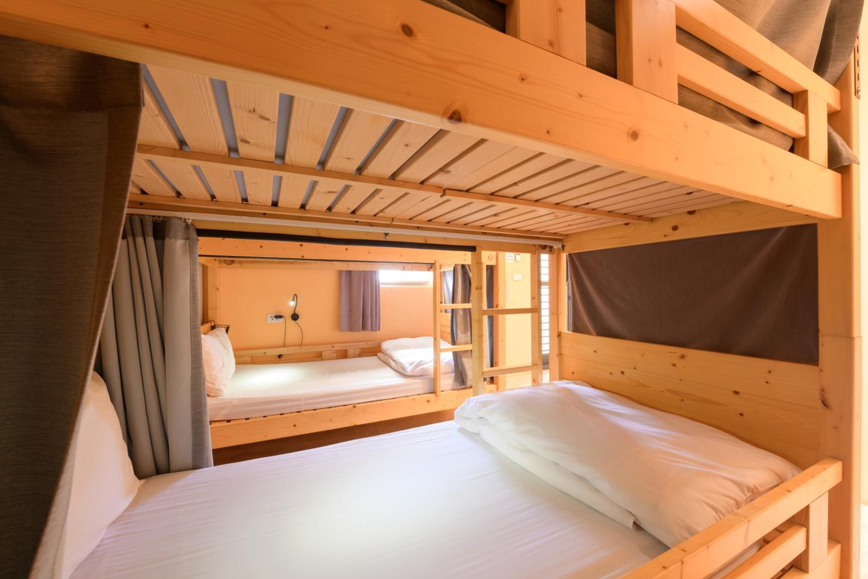 Bed in 6-Bed Female Dormitory Room photo 2