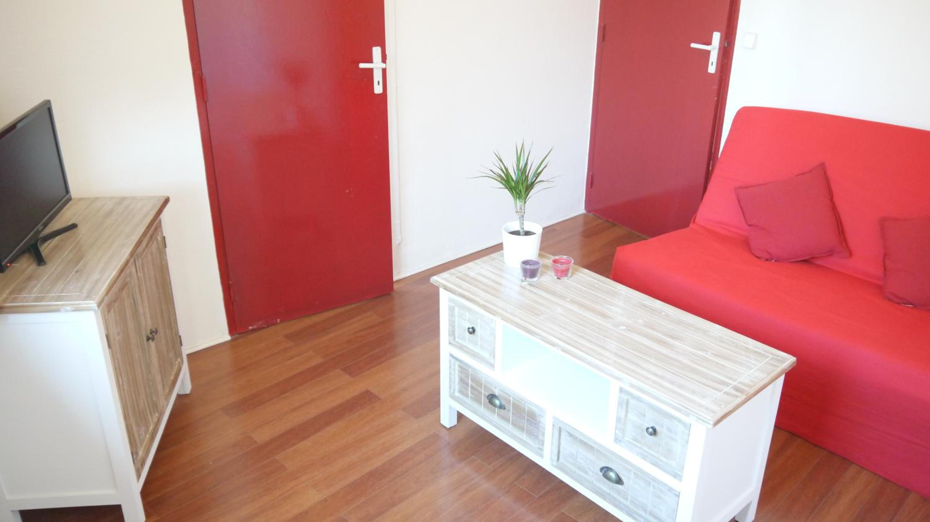 One-Bedroom Apartment with Bath (4 Adults) photo 2
