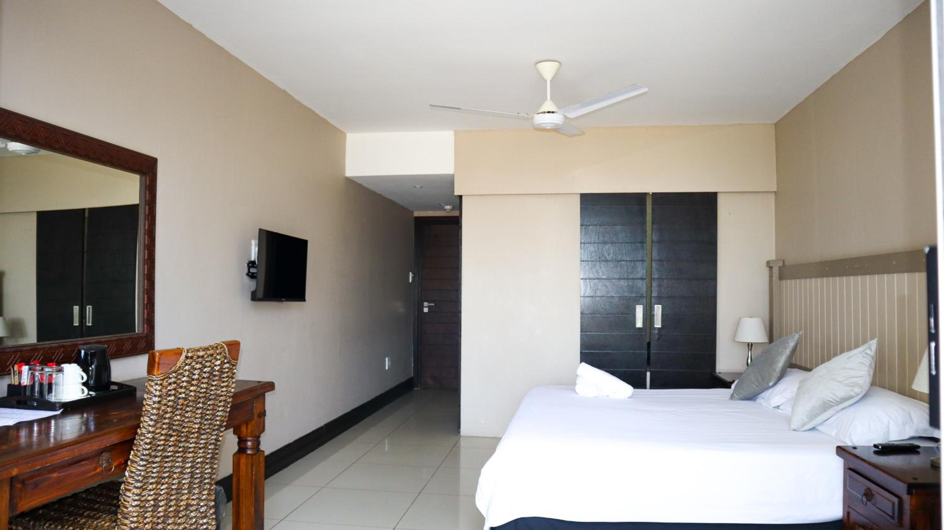 Superior King Room - Photo 6