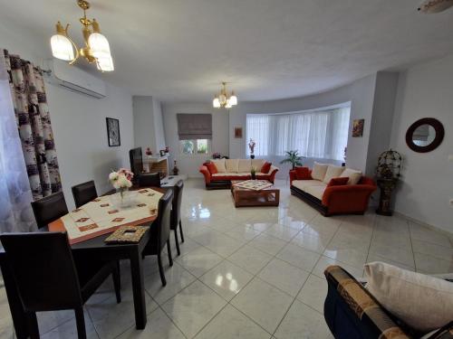 Two-Bedroom Apartment - Photo 8
