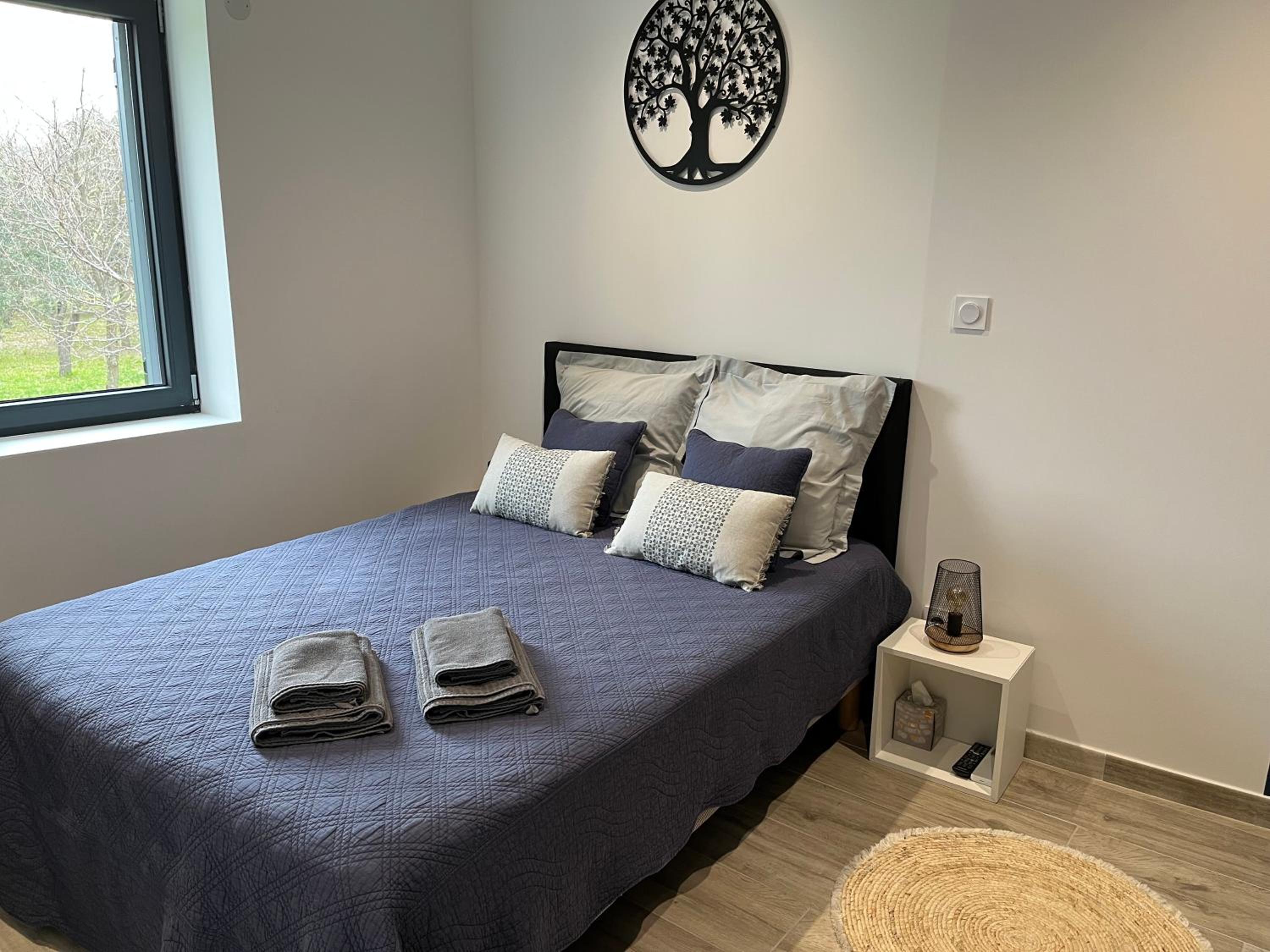 Large Double Room - Photo 2