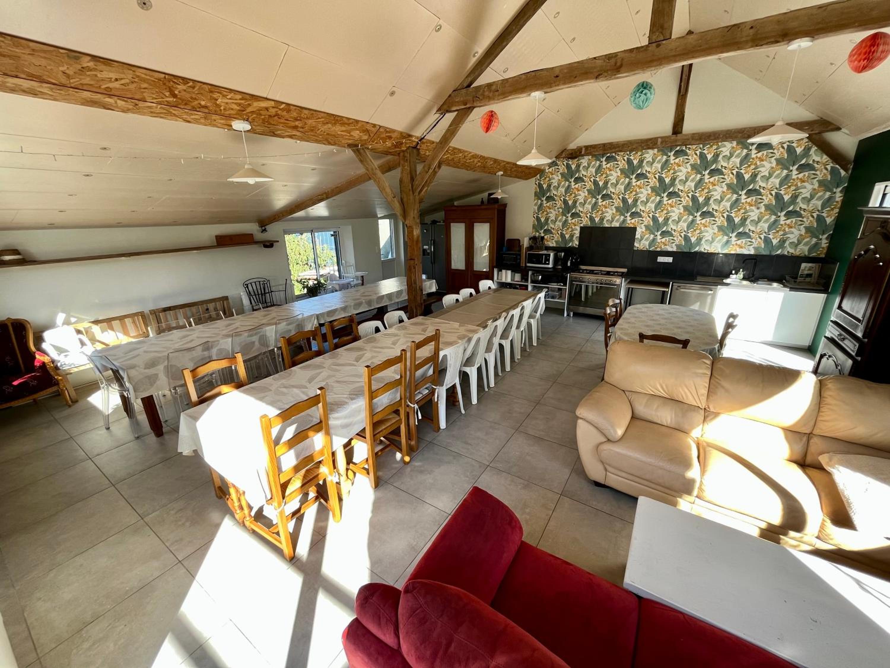 Seven-Bedroom House photo 3
