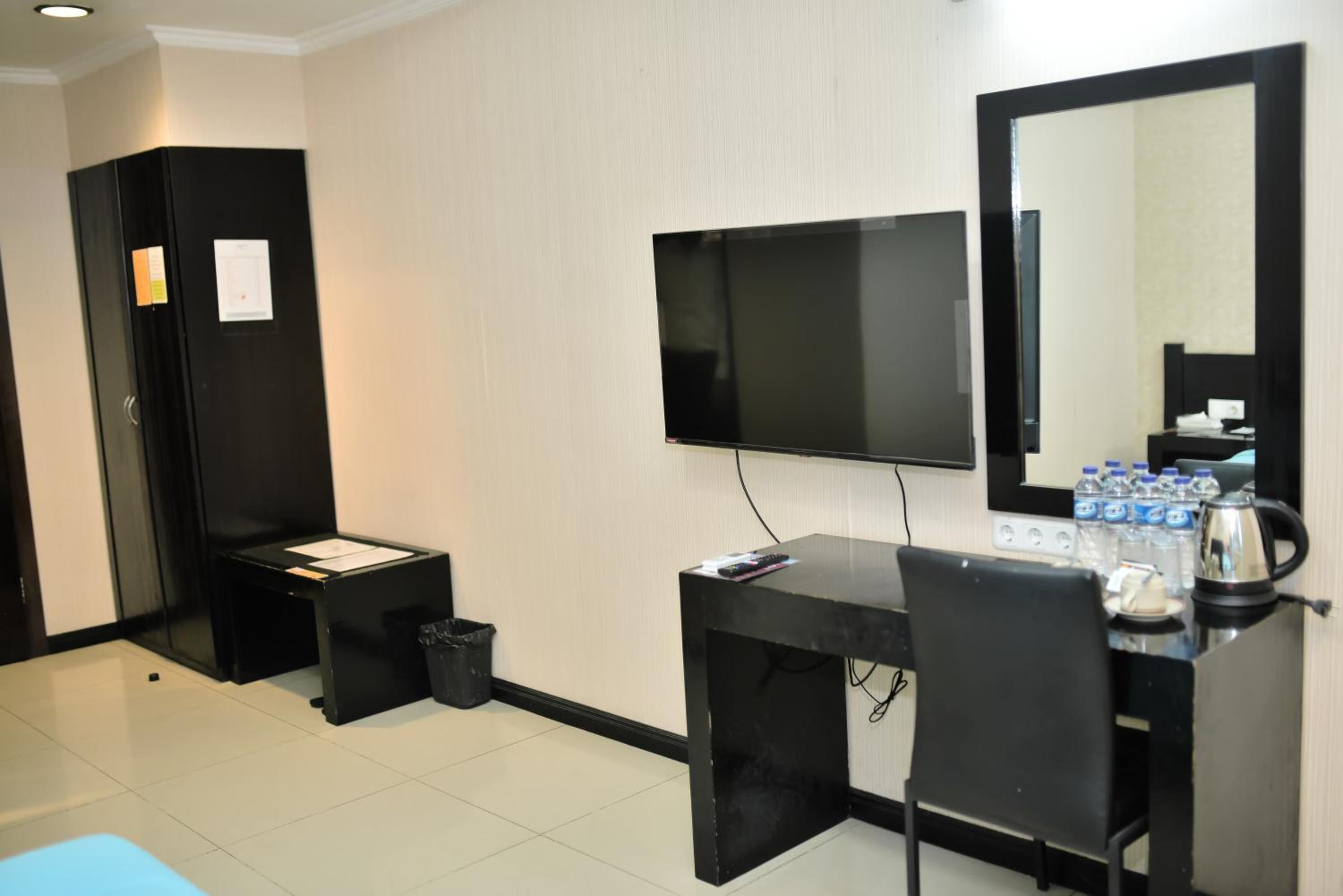 Deluxe King Room - Photo 1