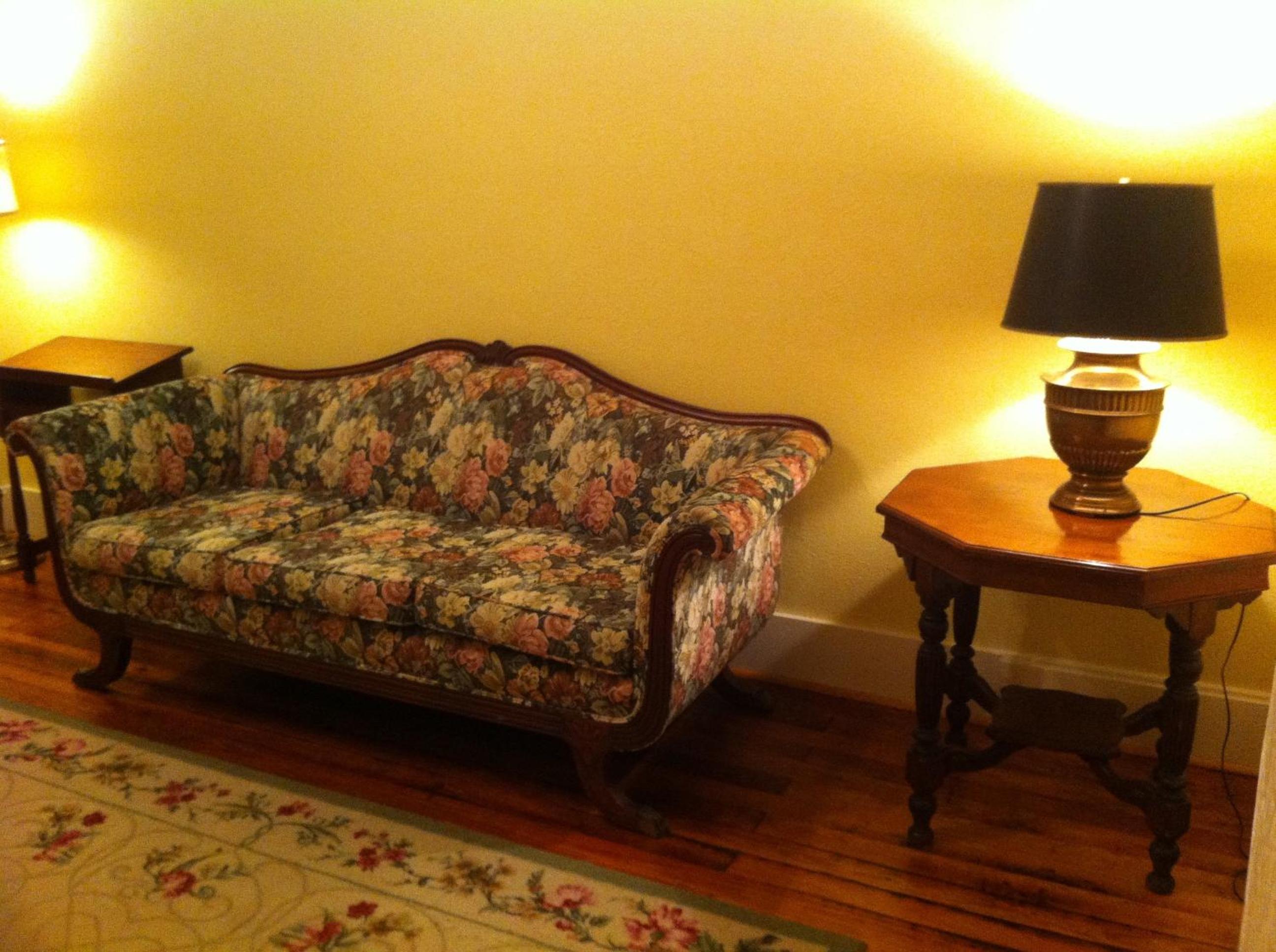 Deluxe Queen Suite