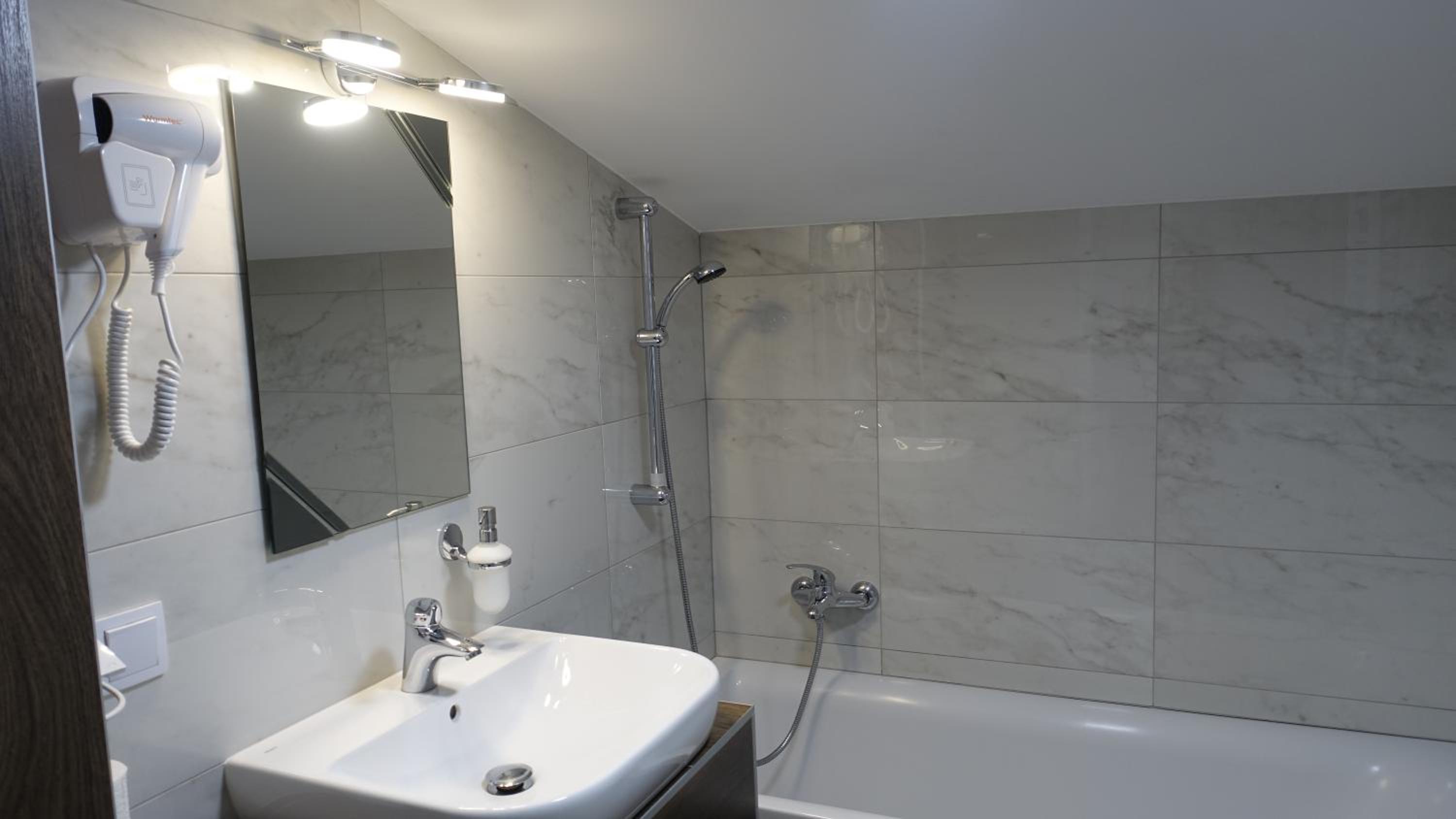 Triple Room with Private Bathroom photo 2