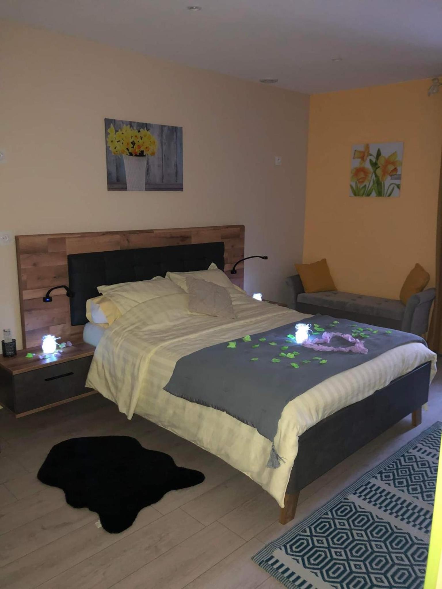 Double Room with Private Bathroom photo 1