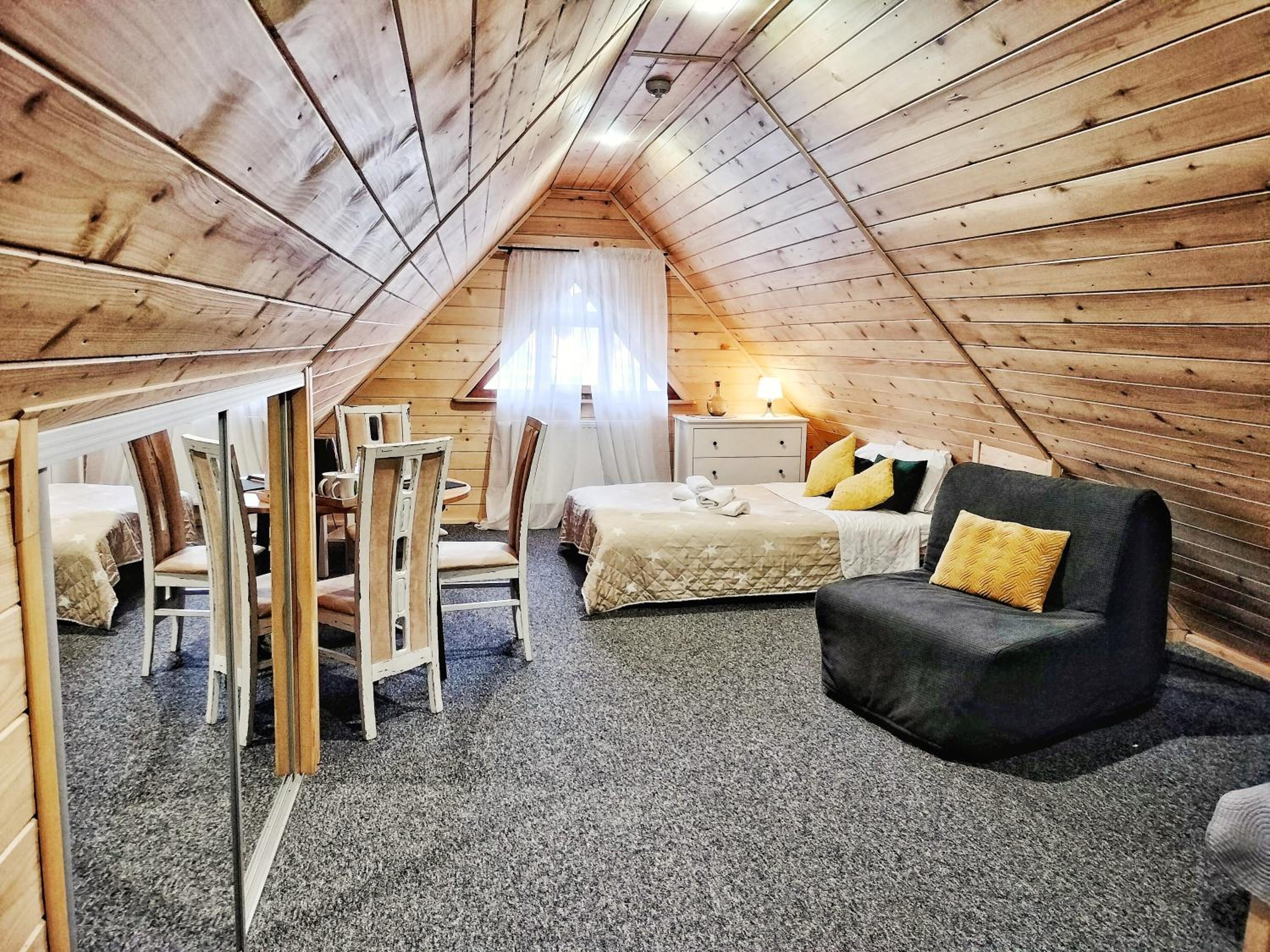 Economy Quadruple Room photo 2