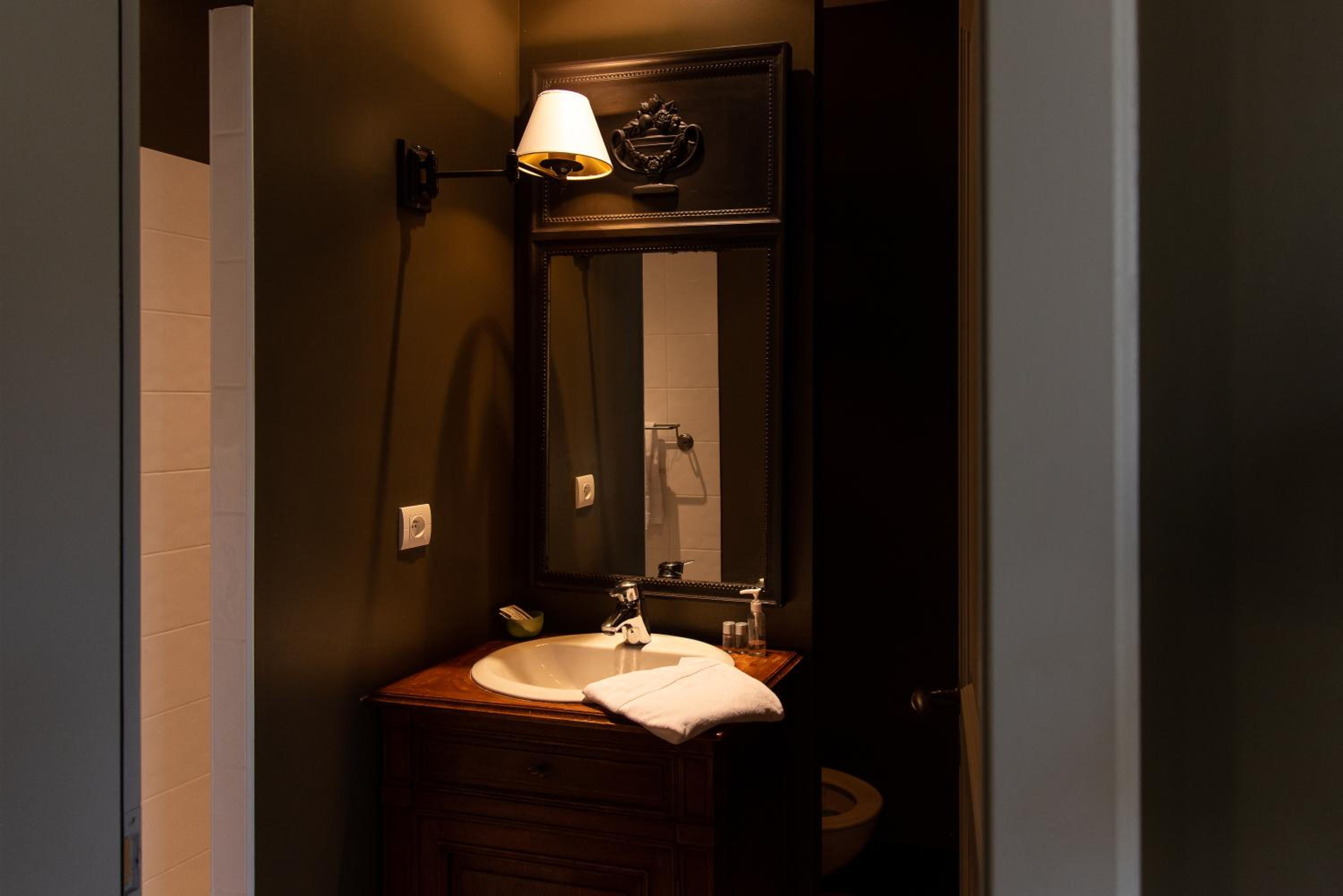 Standard King Room photo 2