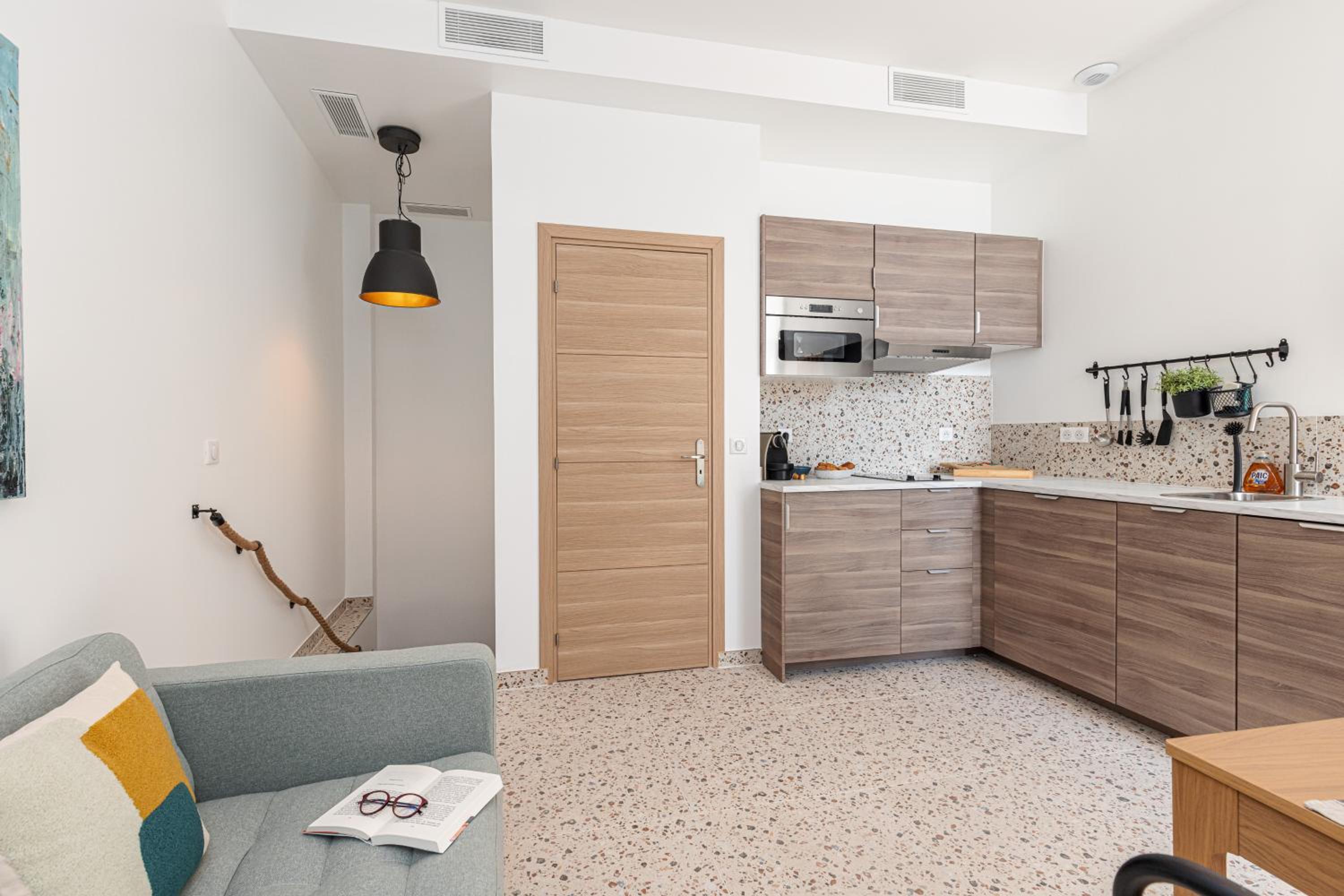 Apartment - Split Level photo 3