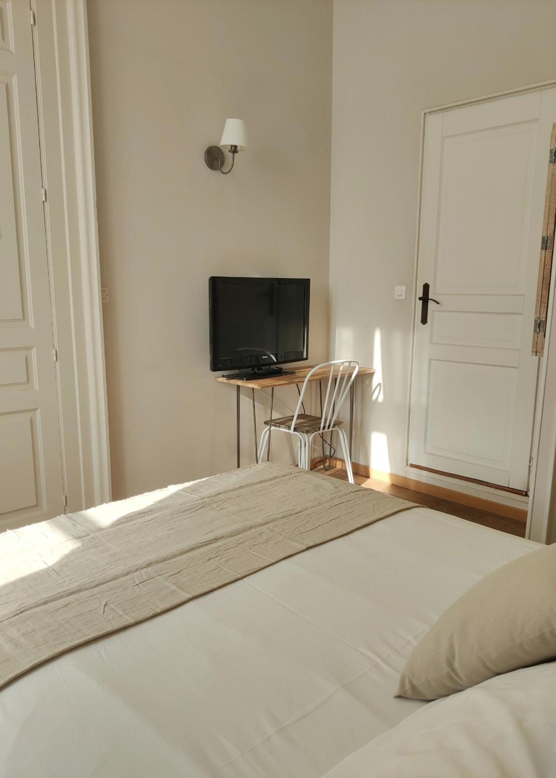 Standard Double Room photo 3
