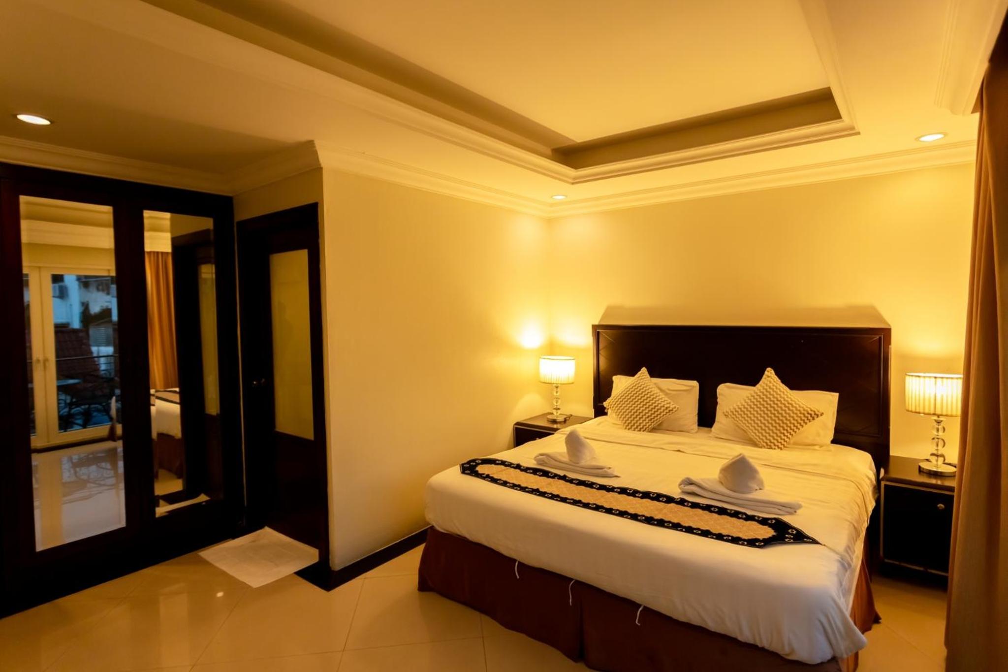 Deluxe Queen Room