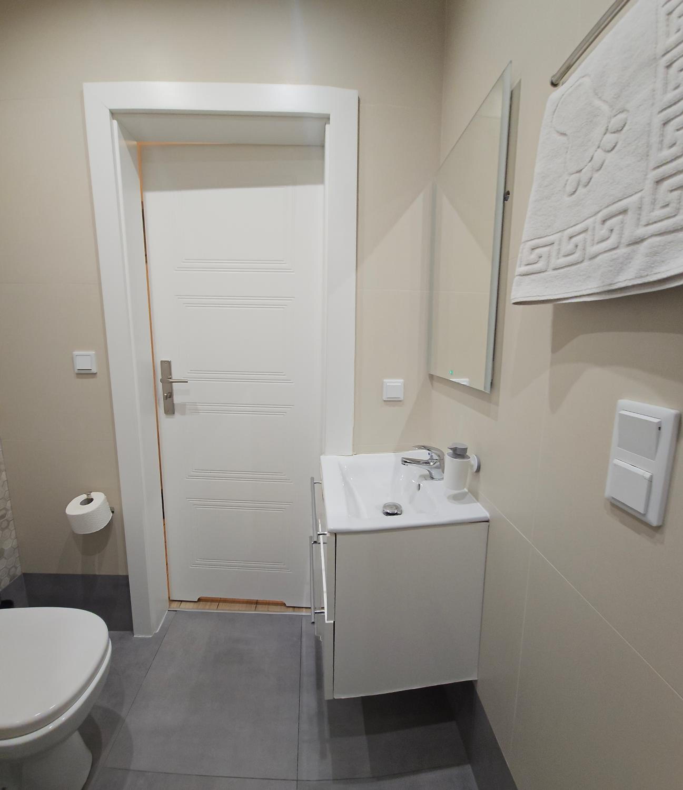 Twin Room - Photo 6
