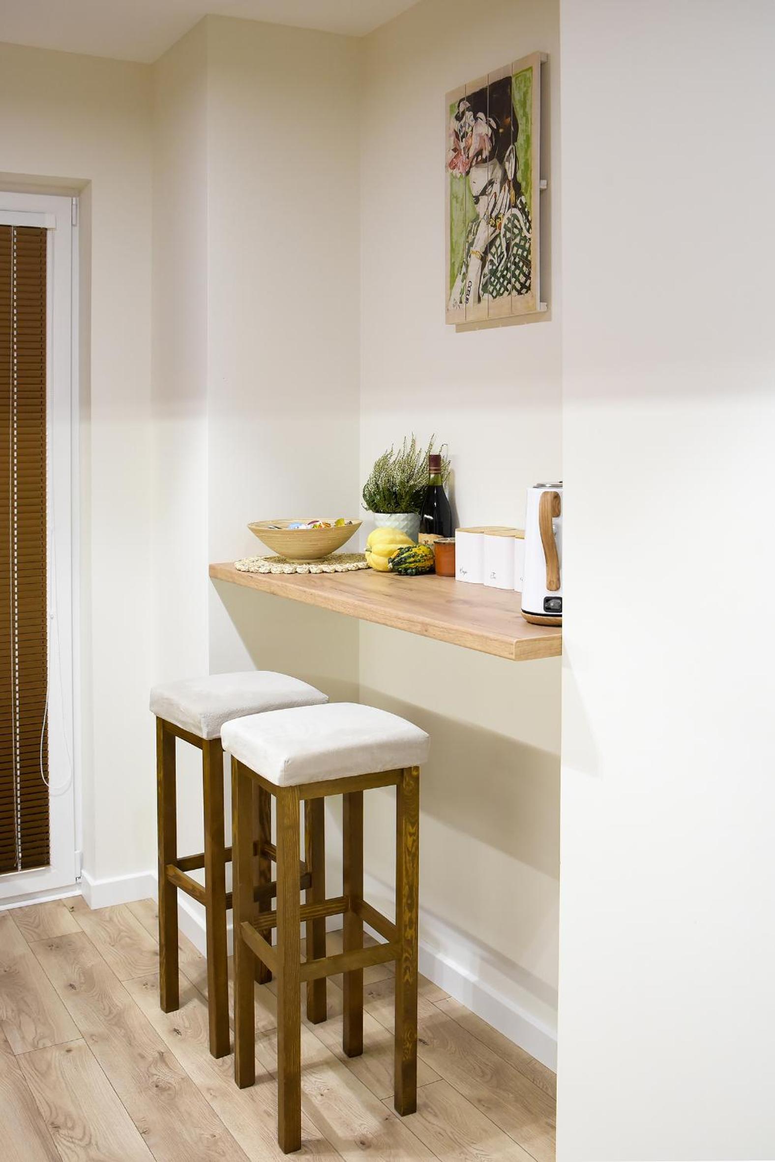 One-Bedroom Apartment - Photo 3