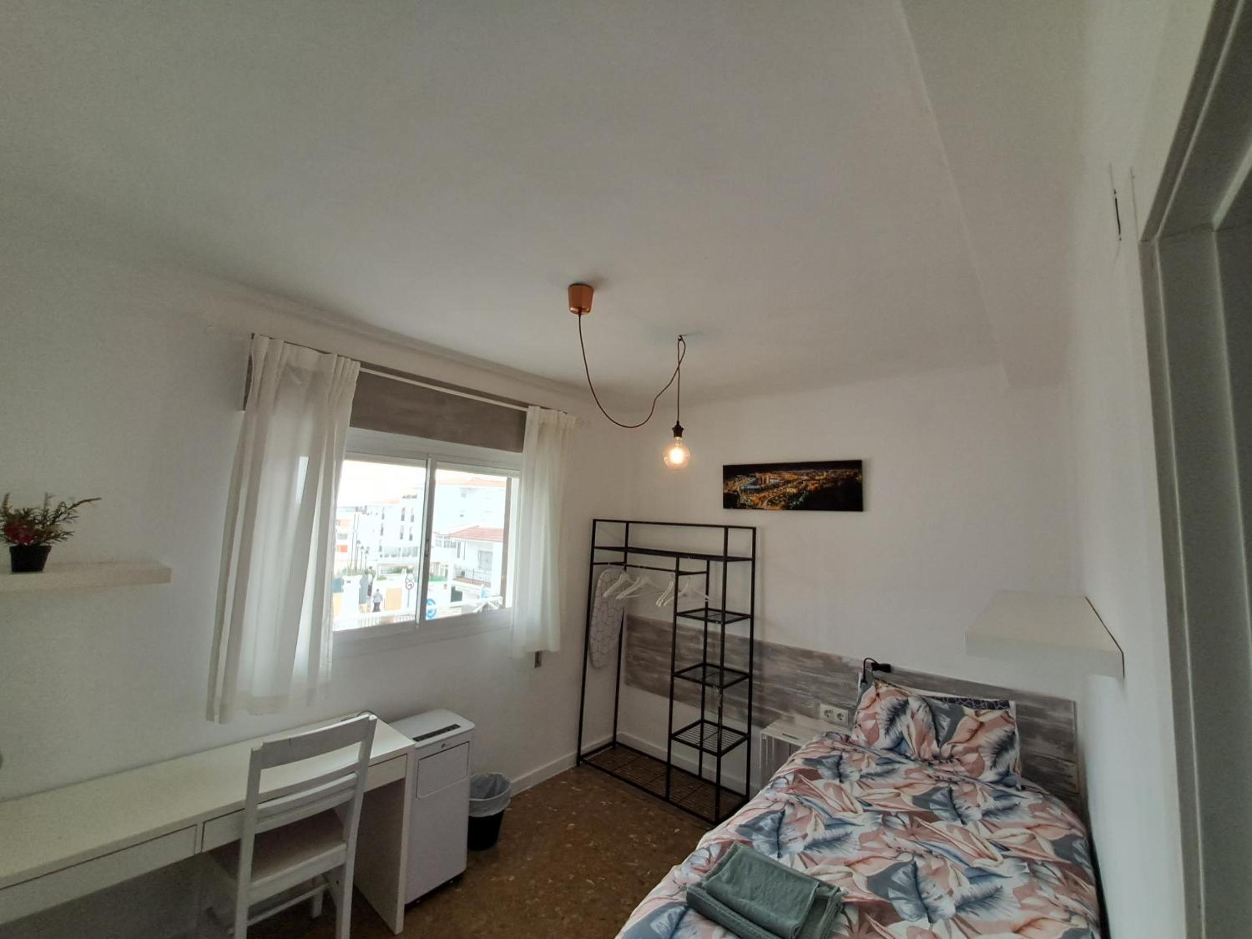 Single Room with Shared Bathroom
